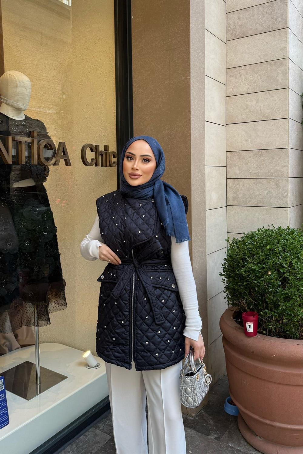 TAŞLI KAPİTONE YELEK