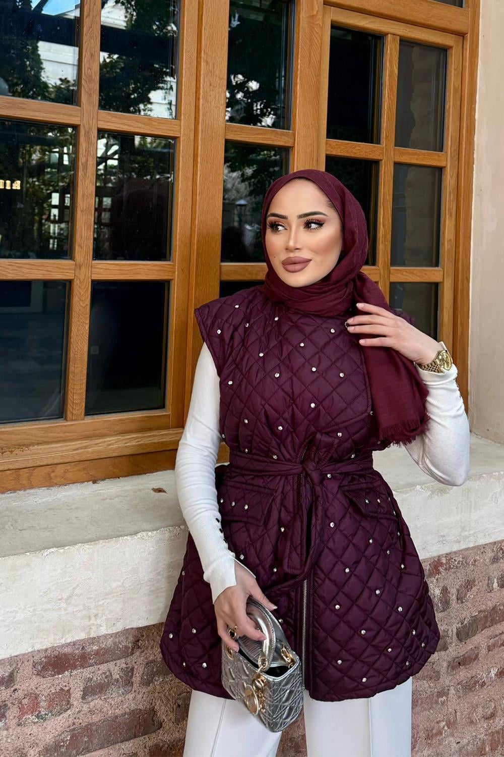 TAŞLI KAPİTONE YELEK