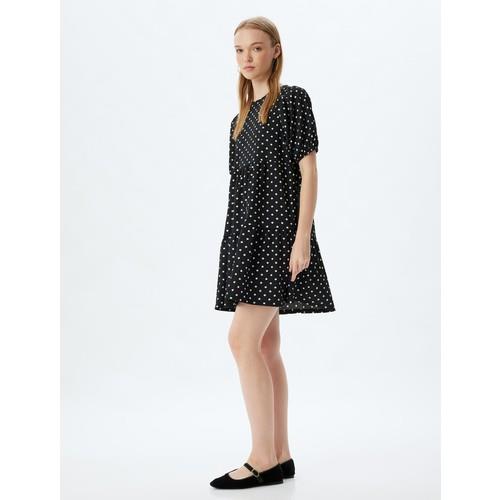 dresses-aef7c0.jpg
