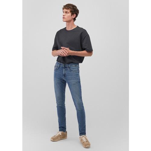 james--be75-48c7.jpg