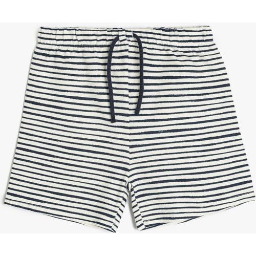 shorts-802184.jpg