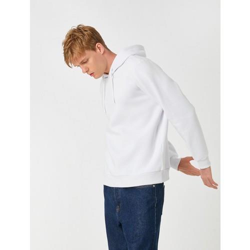 sweatshirt-17348d.jpg