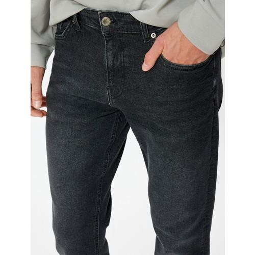 trousers-48487e.jpg