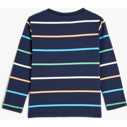 tshirt-ls-884221.jpg