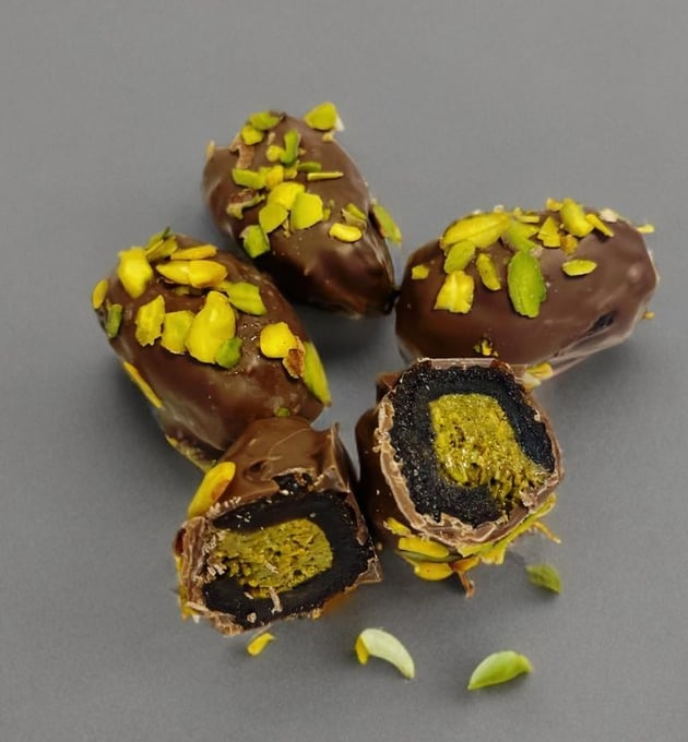 Antep Fıstığı Ezmeli ve Kadayıf Parçacıklı Hurma Çikolata (250 gr, 7-8 adet)