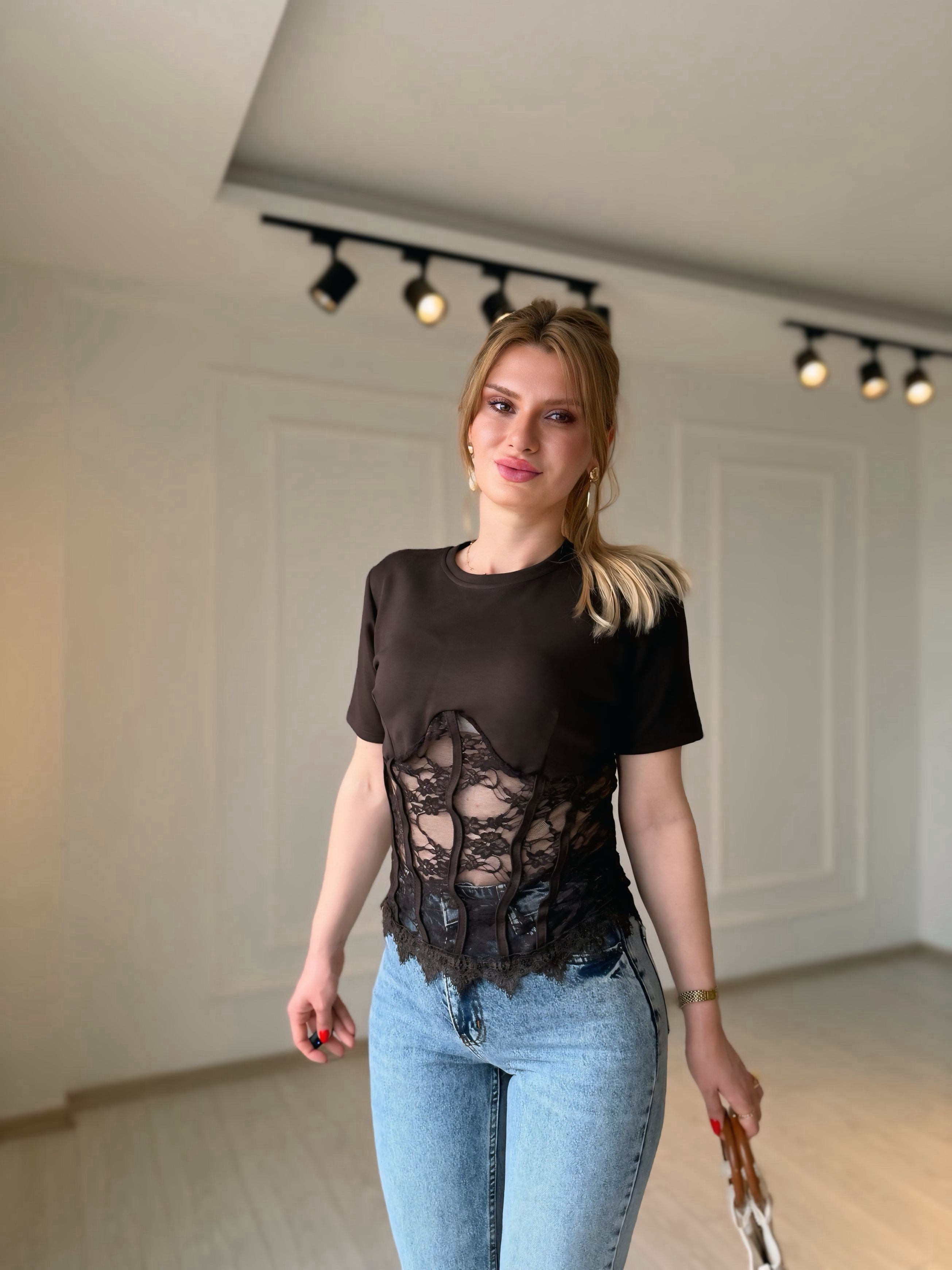 BluzKahve Dantel Detaylı Sırt Bağlamalı Bluz