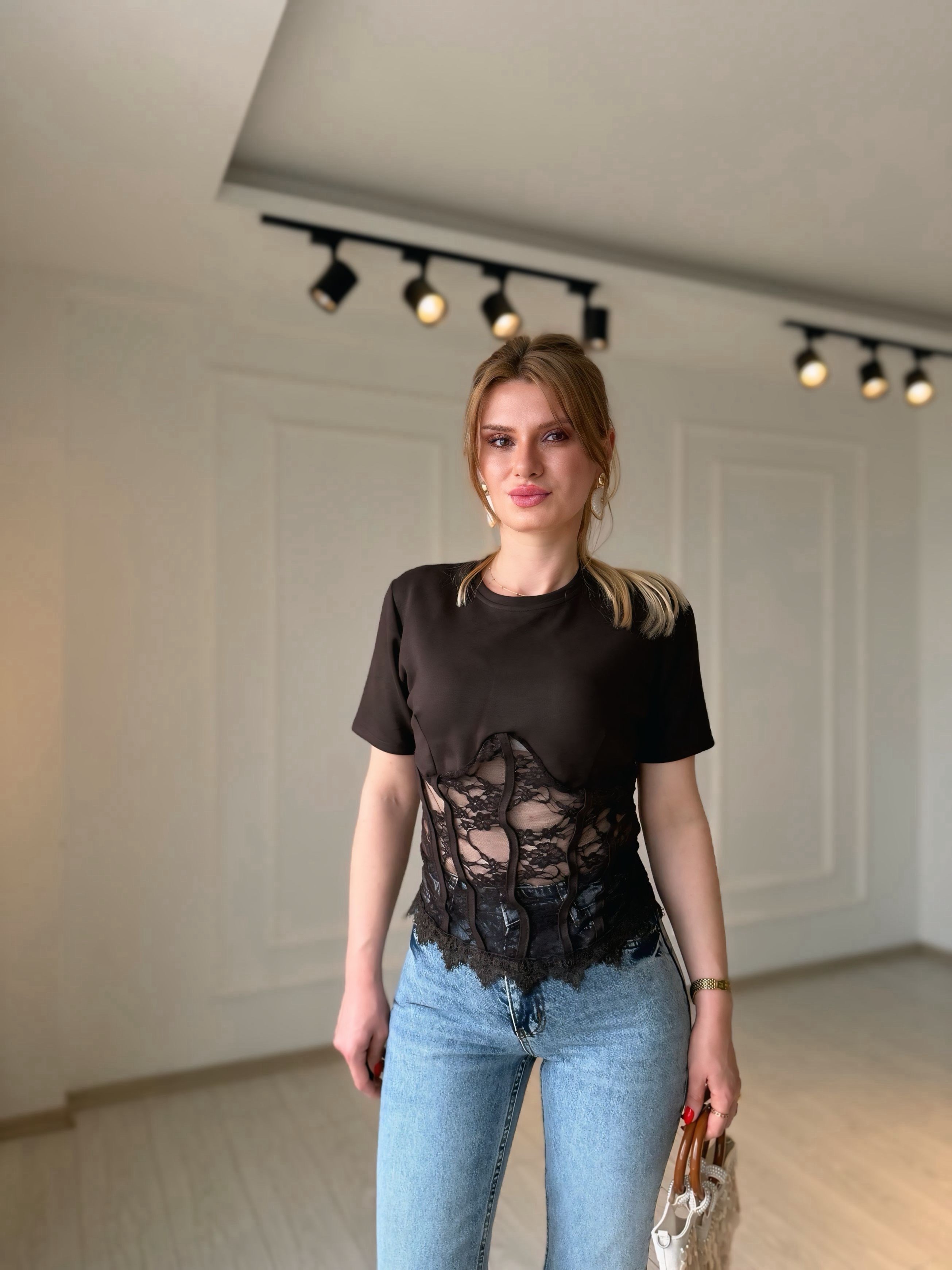 BluzKahve Dantel Detaylı Sırt Bağlamalı Bluz