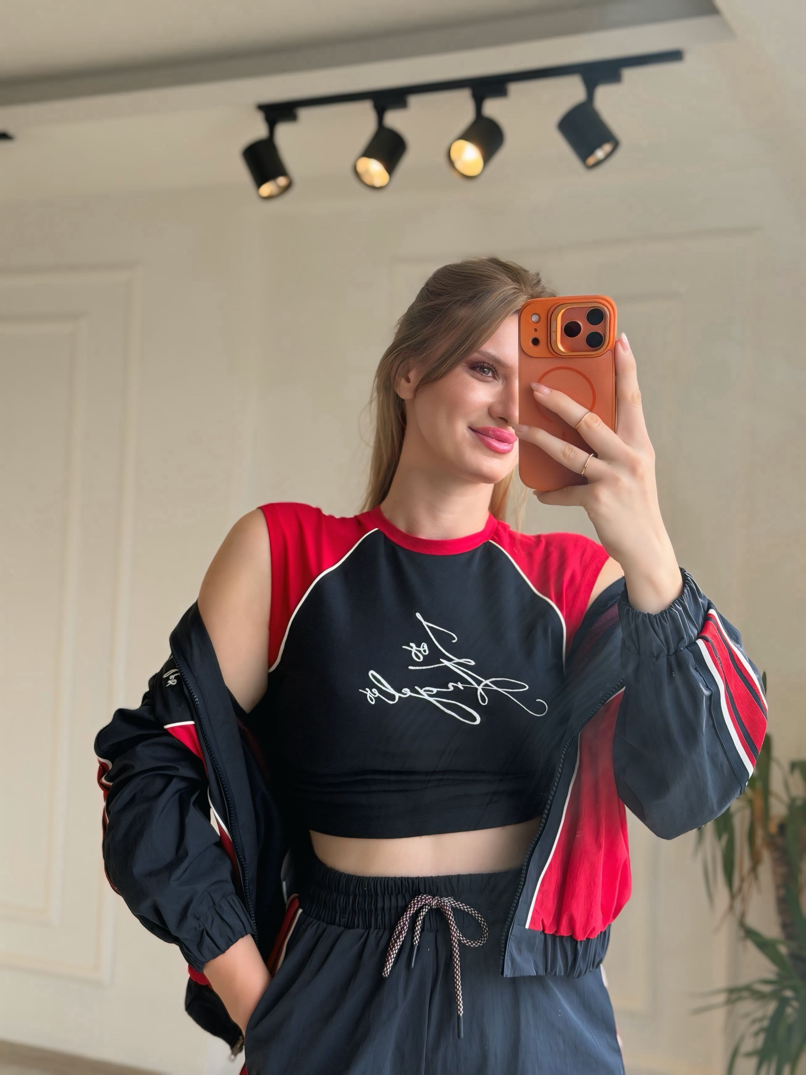 BluzLacivert Nakış Detaylı Crop T-Shirt 