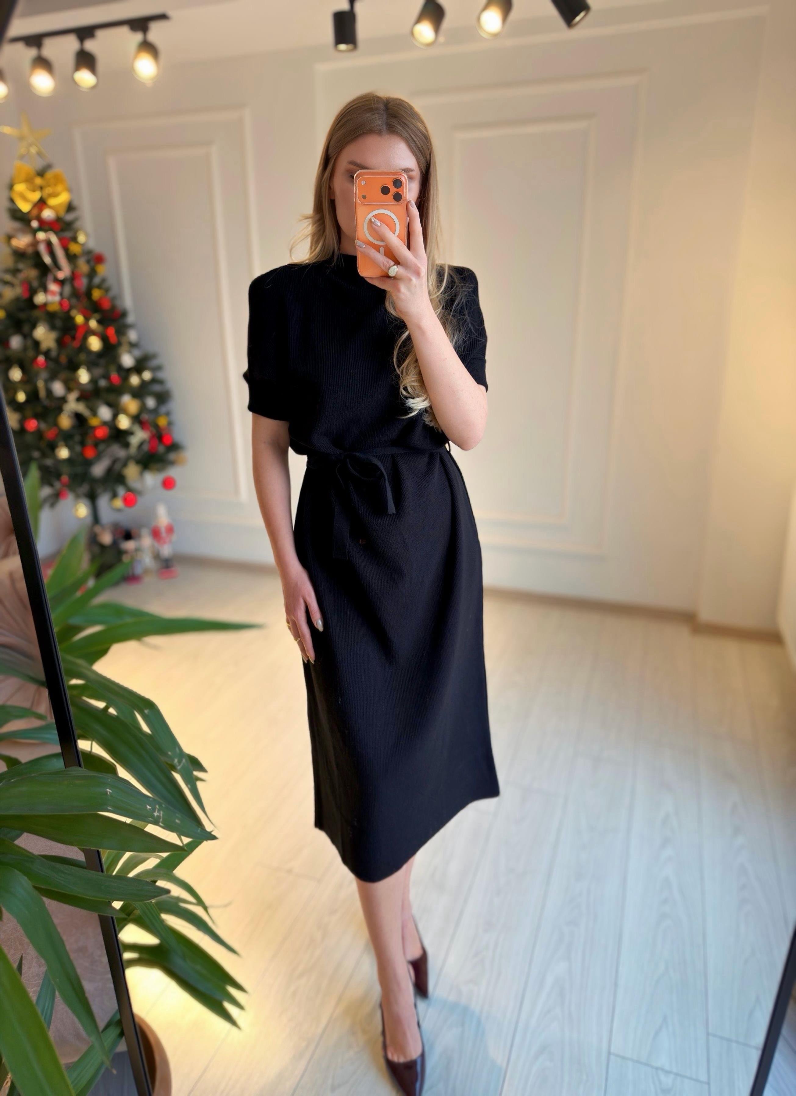 ELBİSEKuşaklı Triko Midi Elbise - Siyah