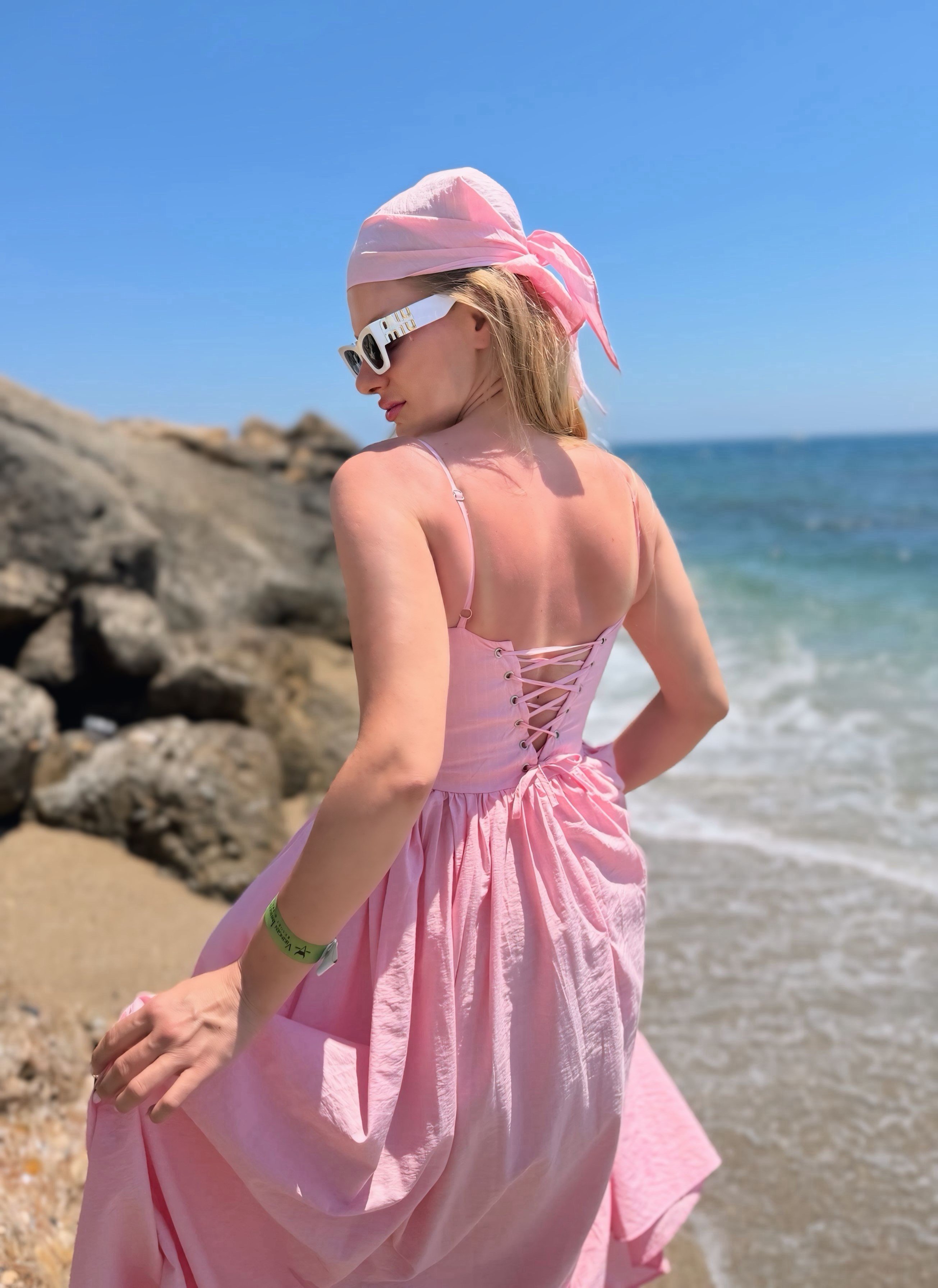 ELBİSEPembe Kalp Yaka Bandana Detaylı Çizgili Elbise
