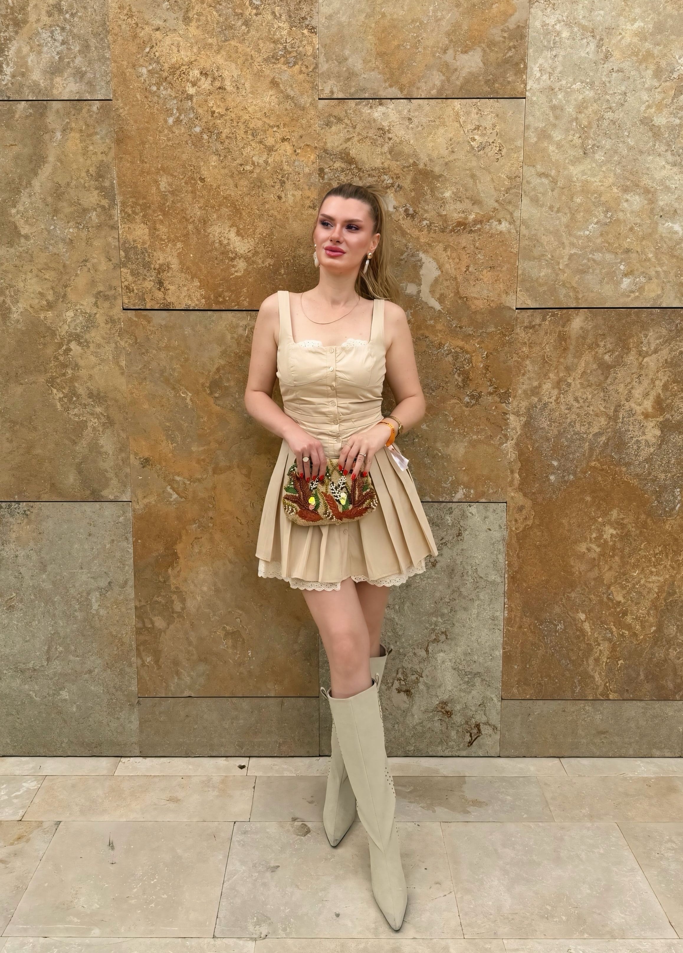 ELBİSEPerla Dantel Detaylı Piliseli Mini Elbise