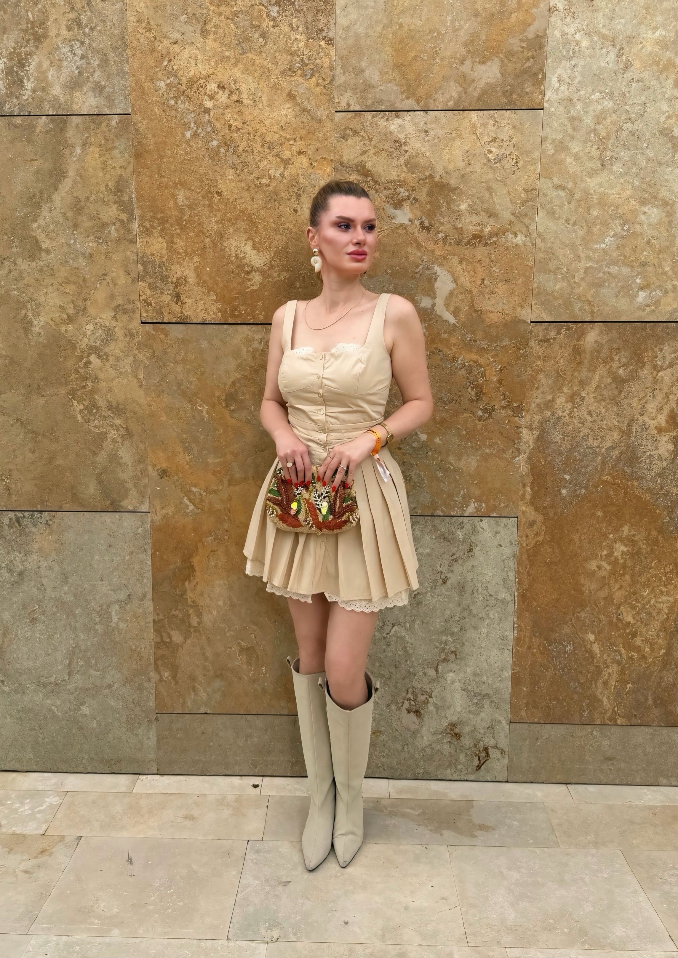 ELBİSEPerla Dantel Detaylı Piliseli Mini Elbise