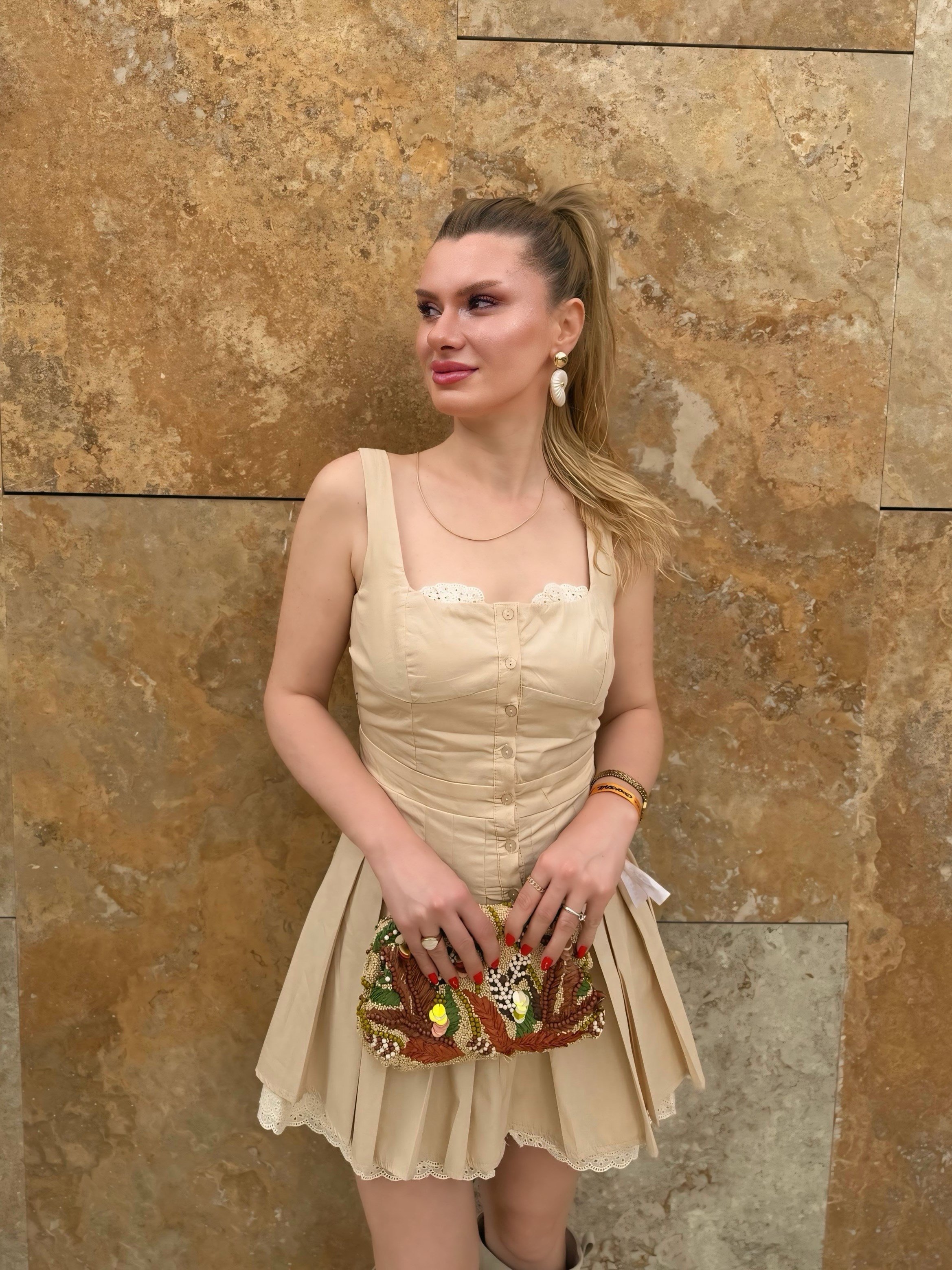 ELBİSEPerla Dantel Detaylı Piliseli Mini Elbise