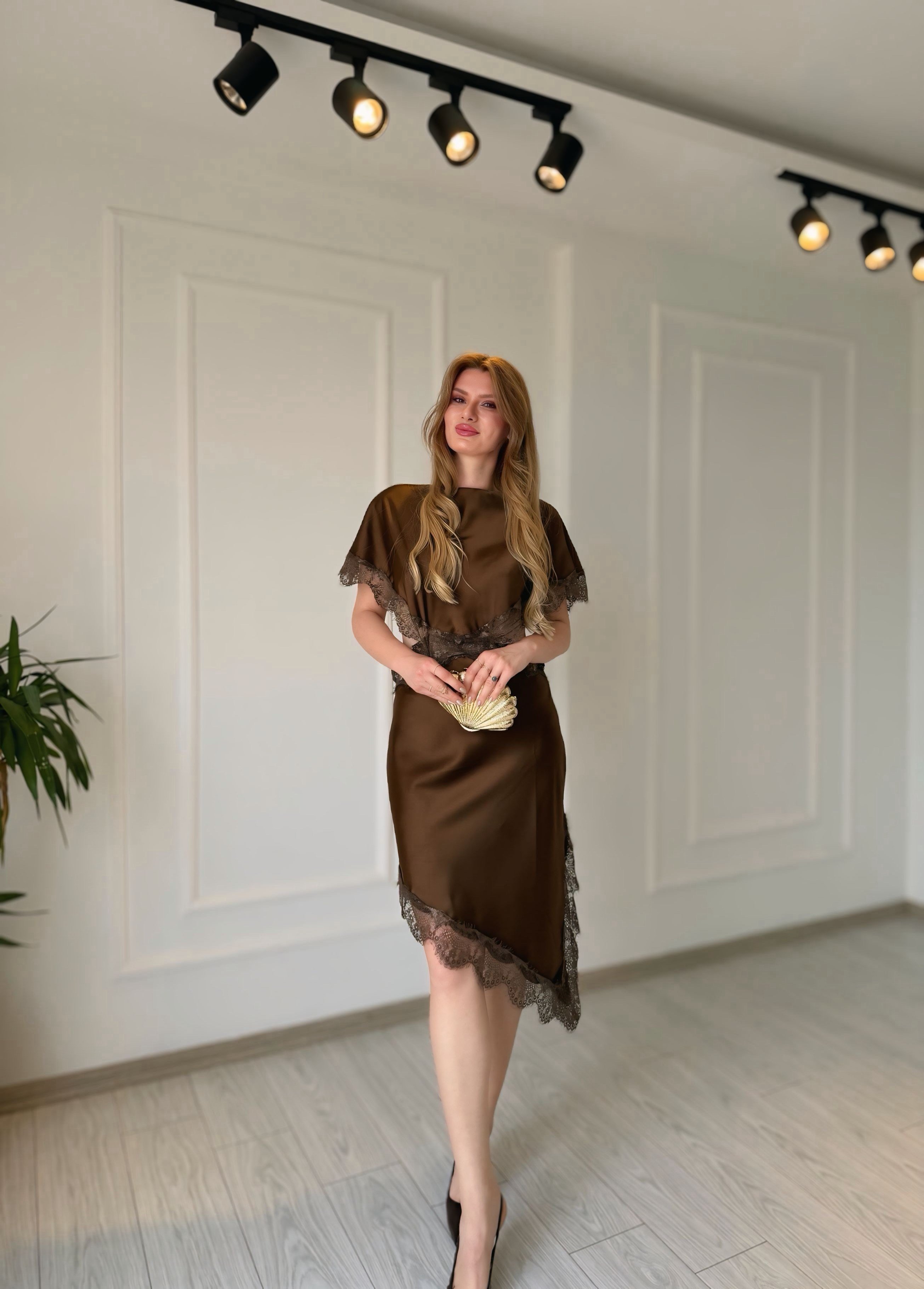 ELBİSEValentina Kahverengi Dekolteli Asimetrik Saten Elbise