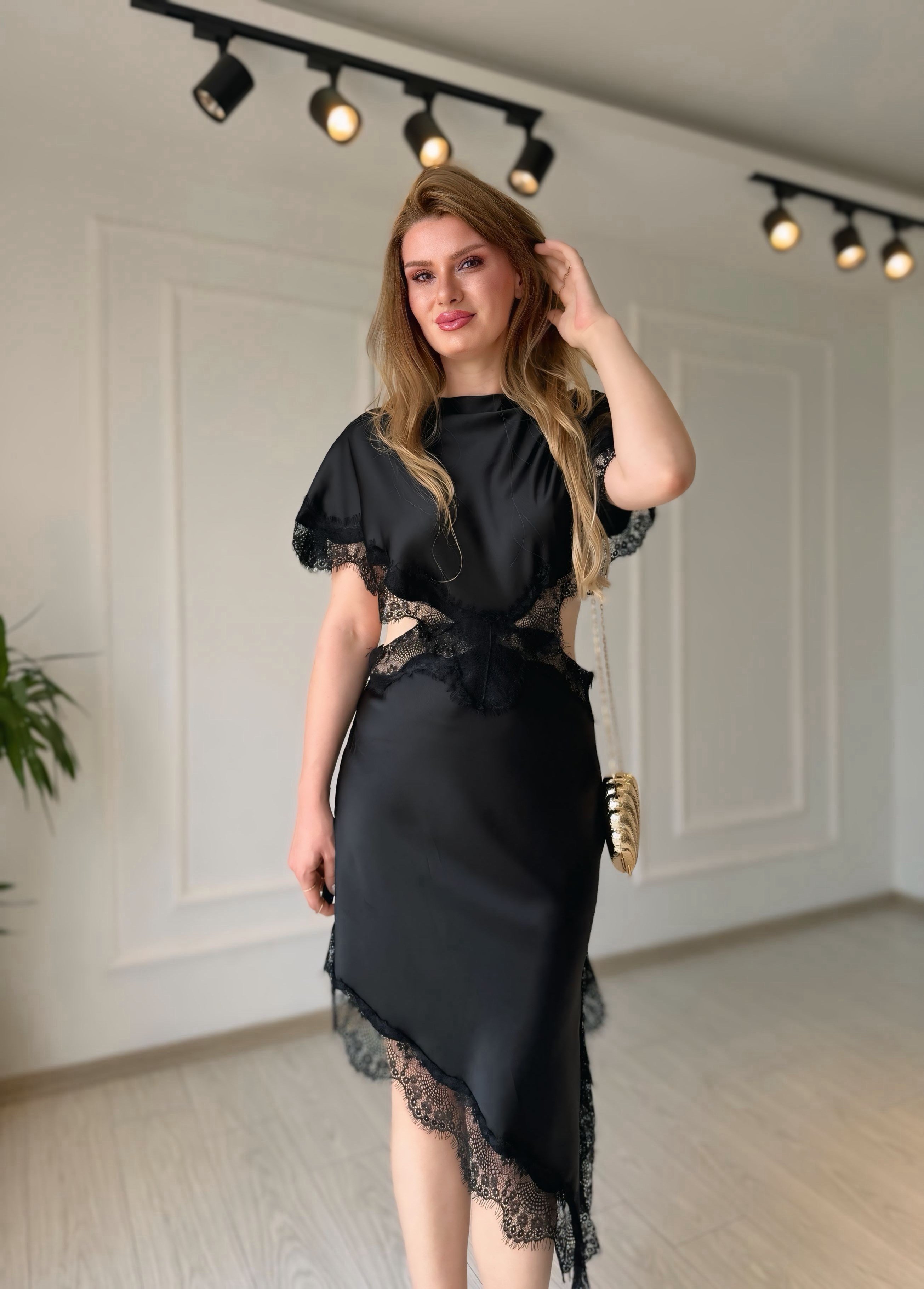 ELBİSEValentina Siyah Dekolteli Asimetrik Saten Elbise