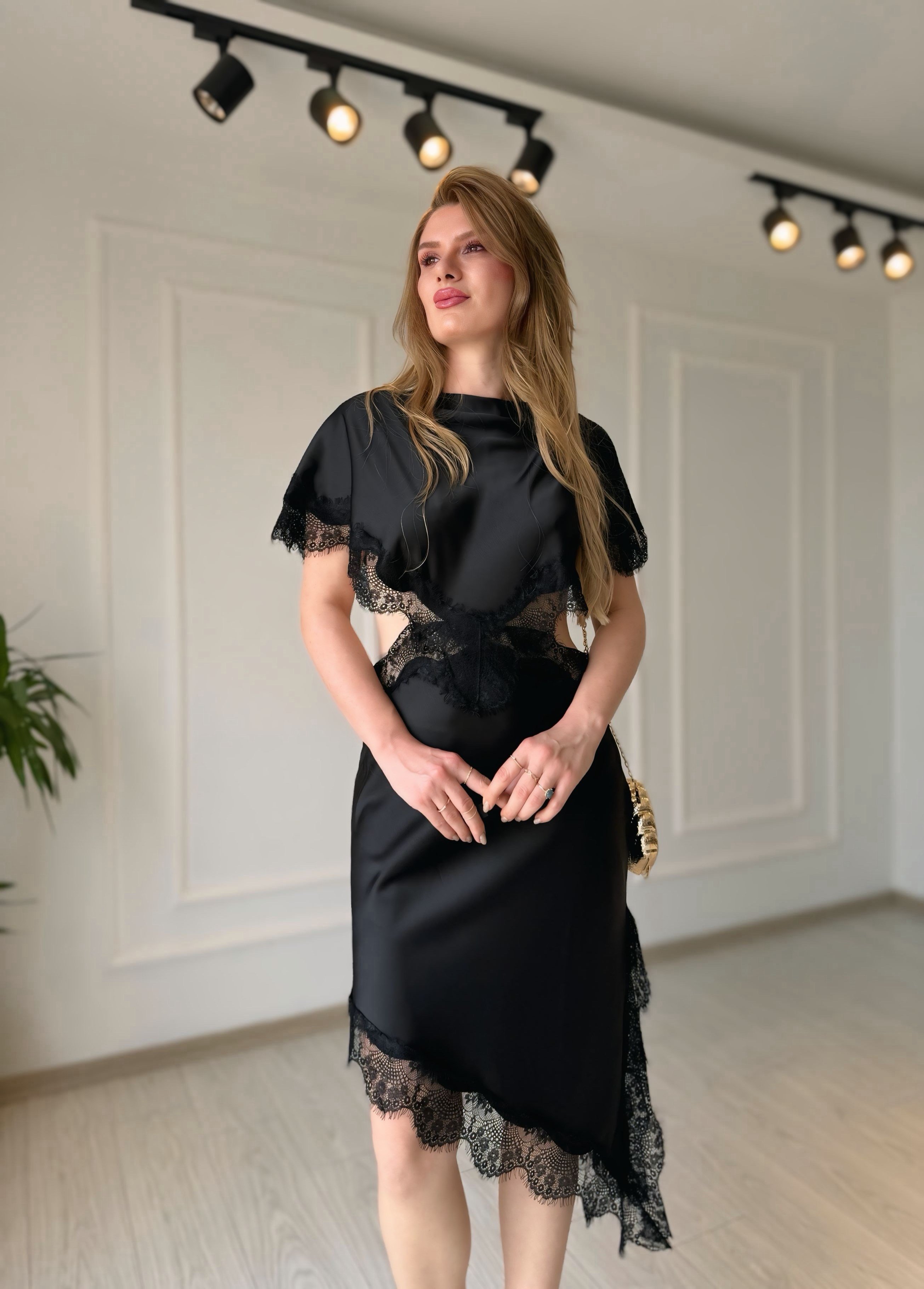 ELBİSEValentina Siyah Dekolteli Asimetrik Saten Elbise