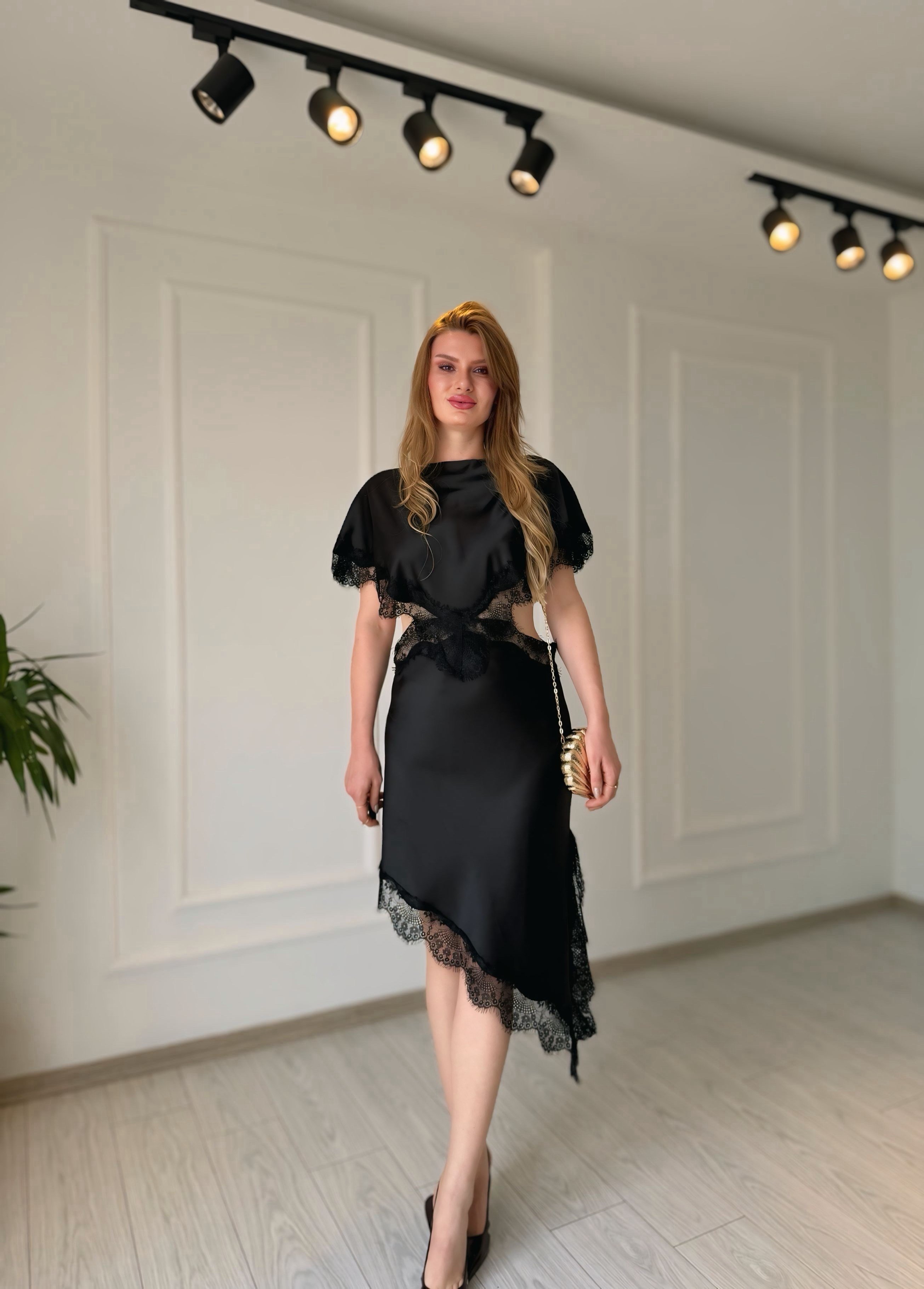 ELBİSEValentina Siyah Dekolteli Asimetrik Saten Elbise