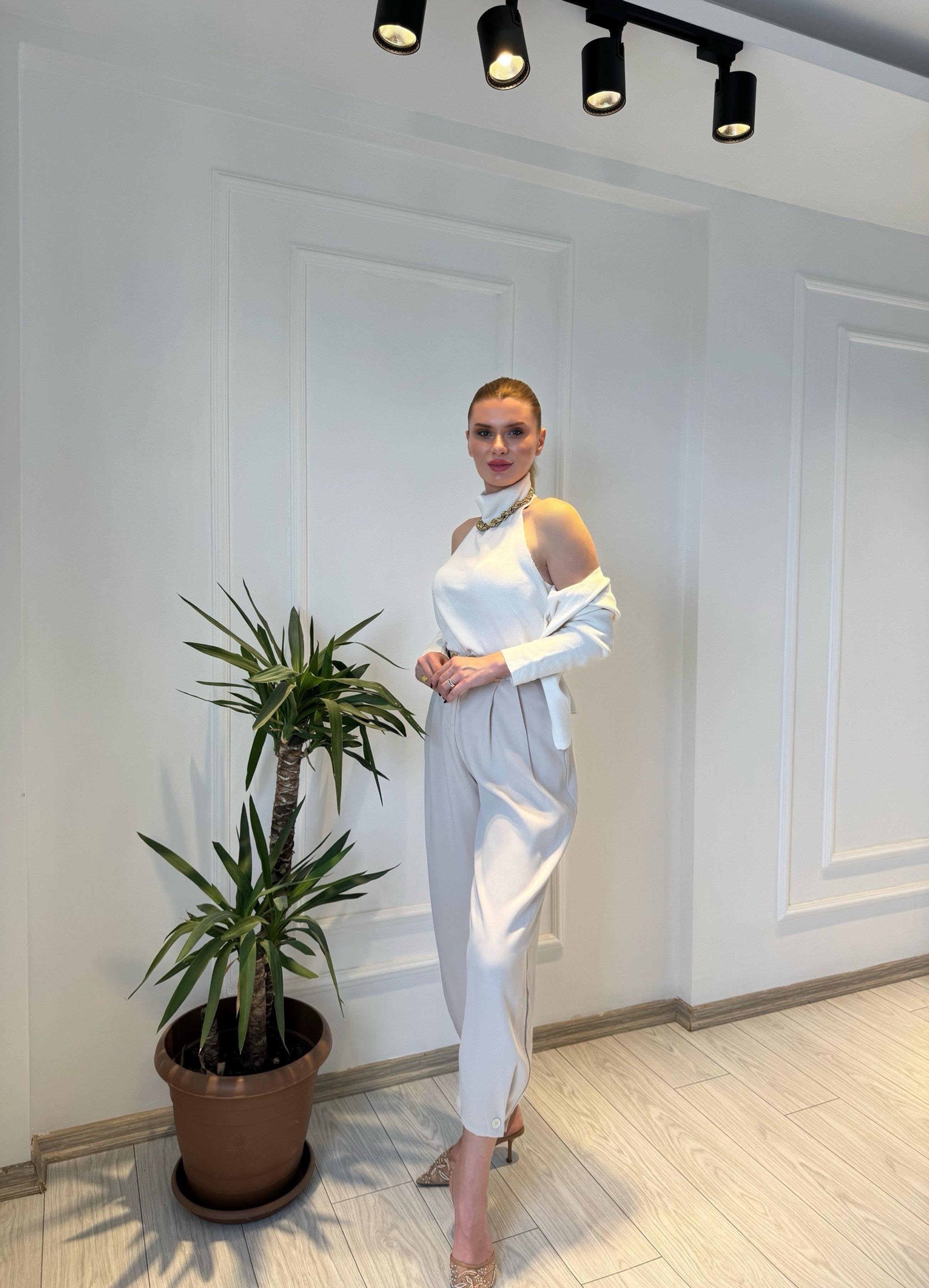 Kazak & HırkaEkru Halter Yaka İç Body Detaylı Triko Kazak & Hırka Takım