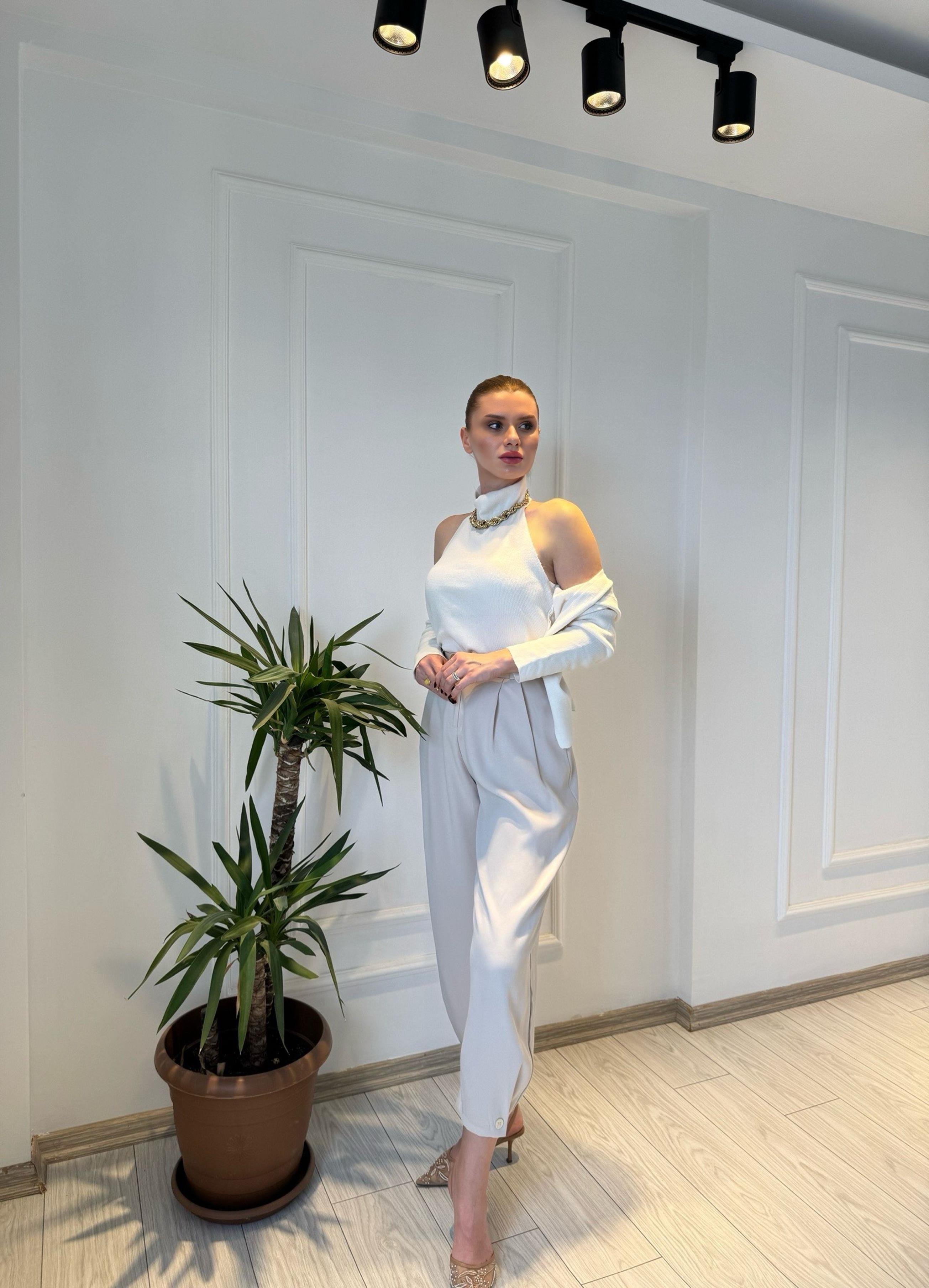 Kazak & HırkaEkru Halter Yaka İç Body Detaylı Triko Kazak & Hırka Takım