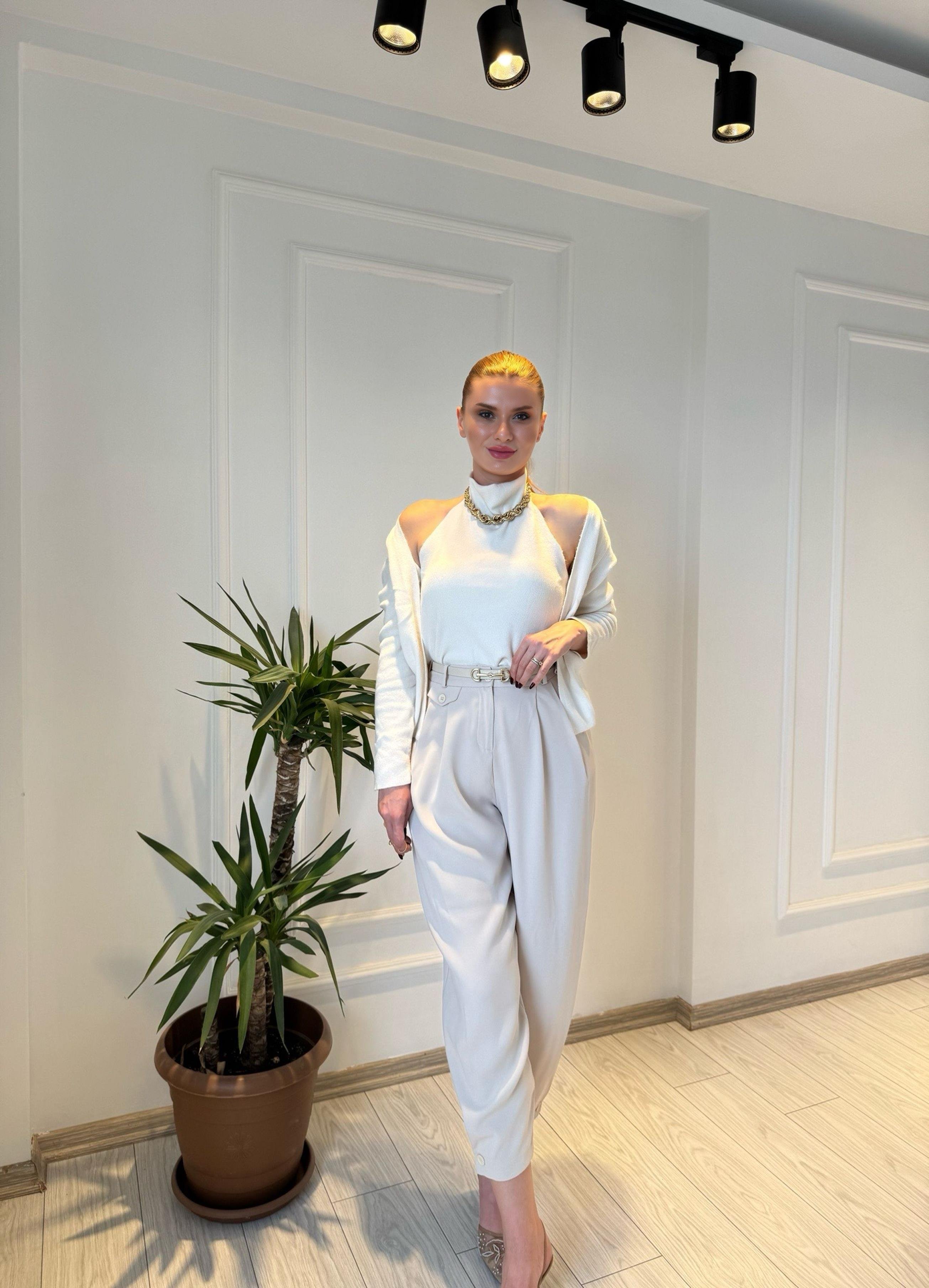 Kazak & HırkaEkru Halter Yaka İç Body Detaylı Triko Kazak & Hırka Takım