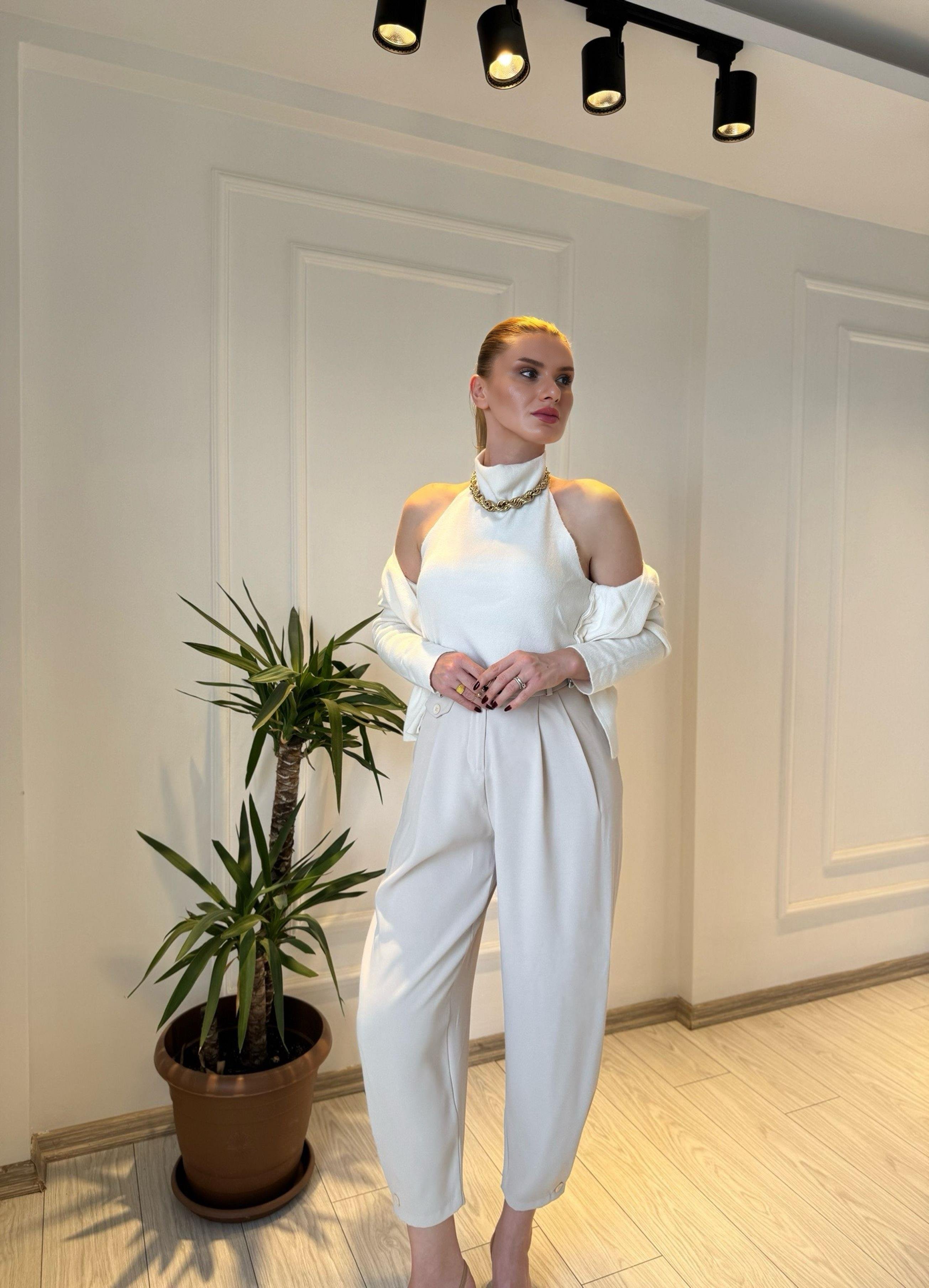 Kazak & HırkaEkru Halter Yaka İç Body Detaylı Triko Kazak & Hırka Takım