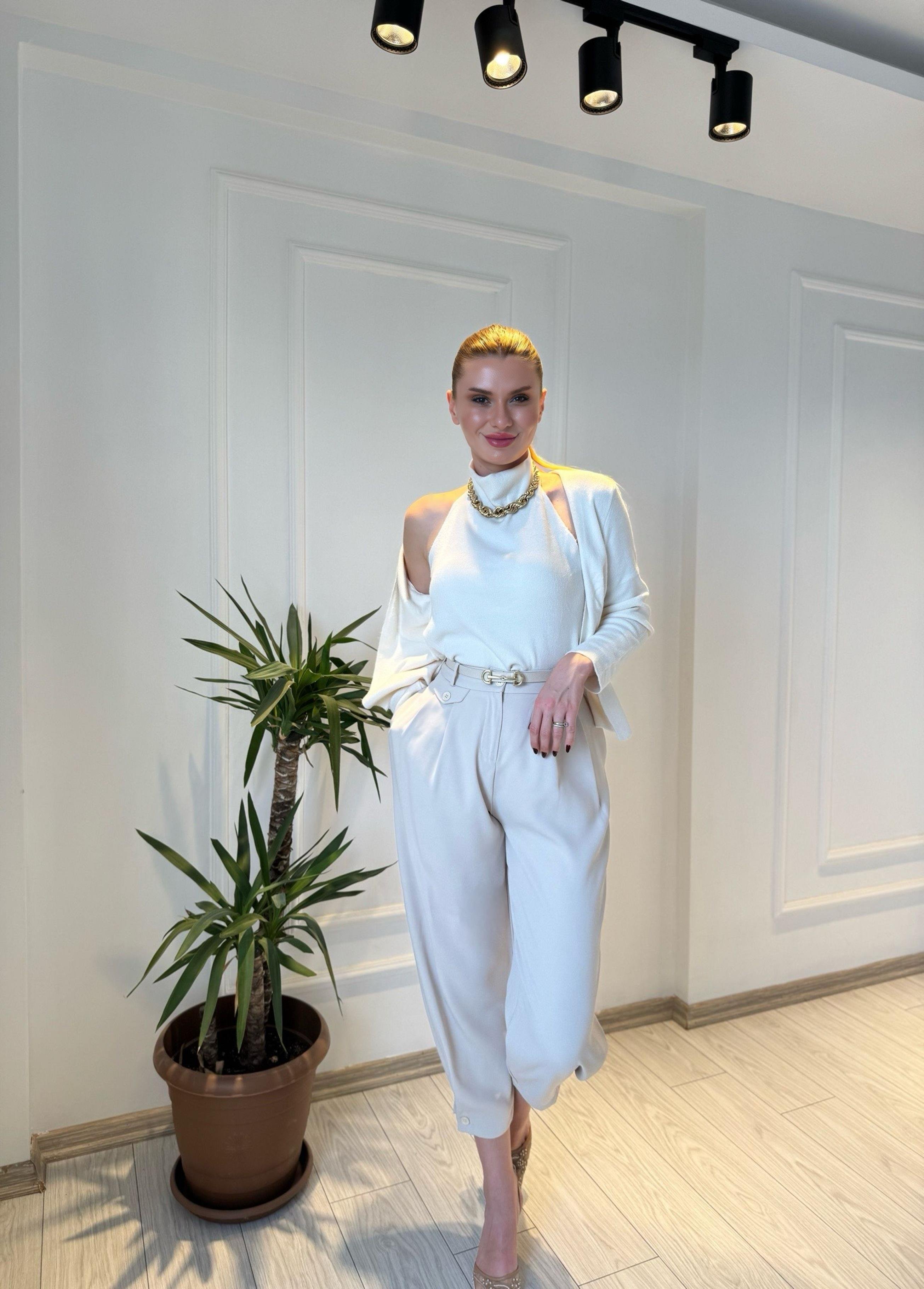 Kazak & HırkaEkru Halter Yaka İç Body Detaylı Triko Kazak & Hırka Takım