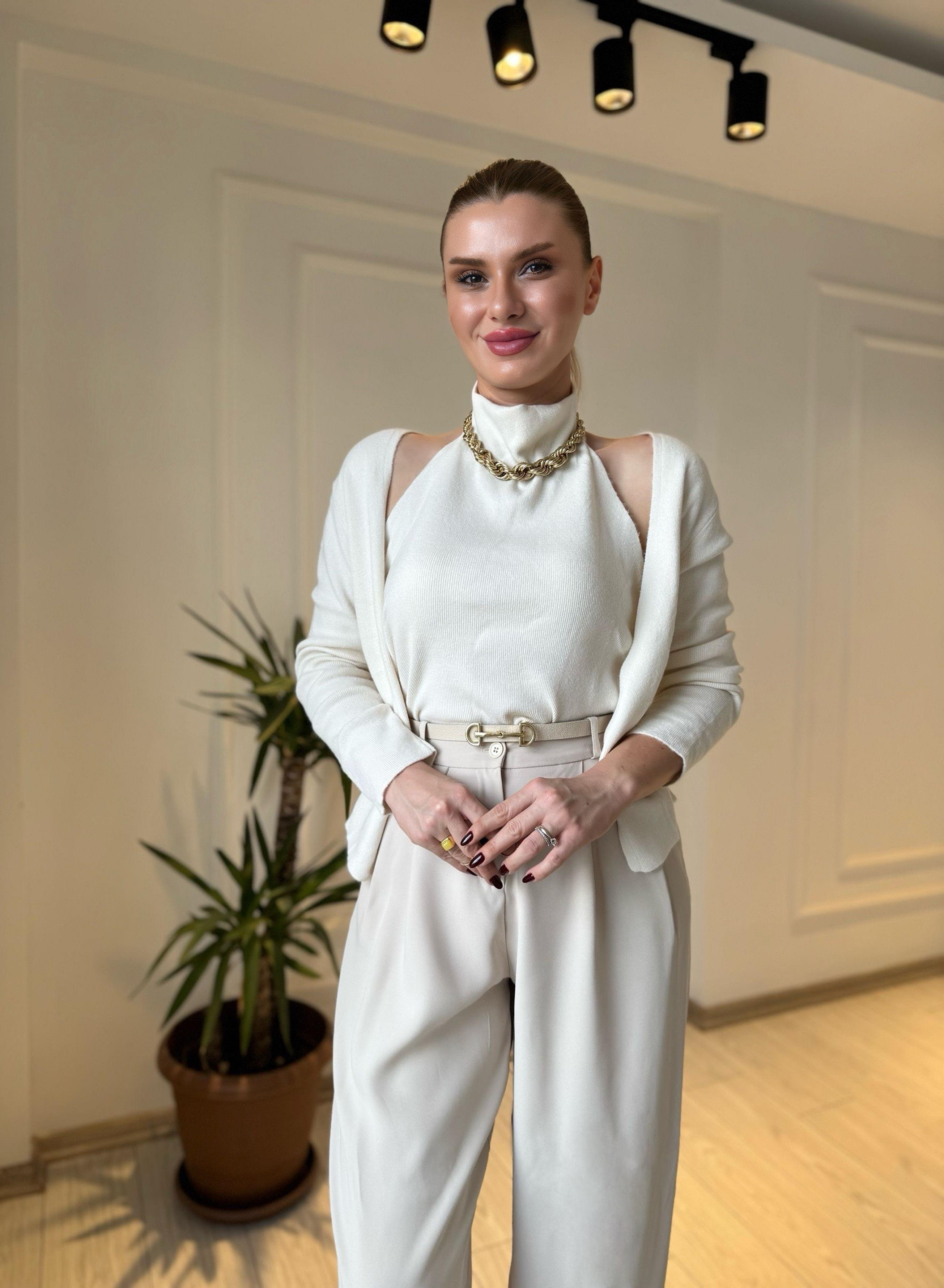 Kazak & HırkaEkru Halter Yaka İç Body Detaylı Triko Kazak & Hırka Takım