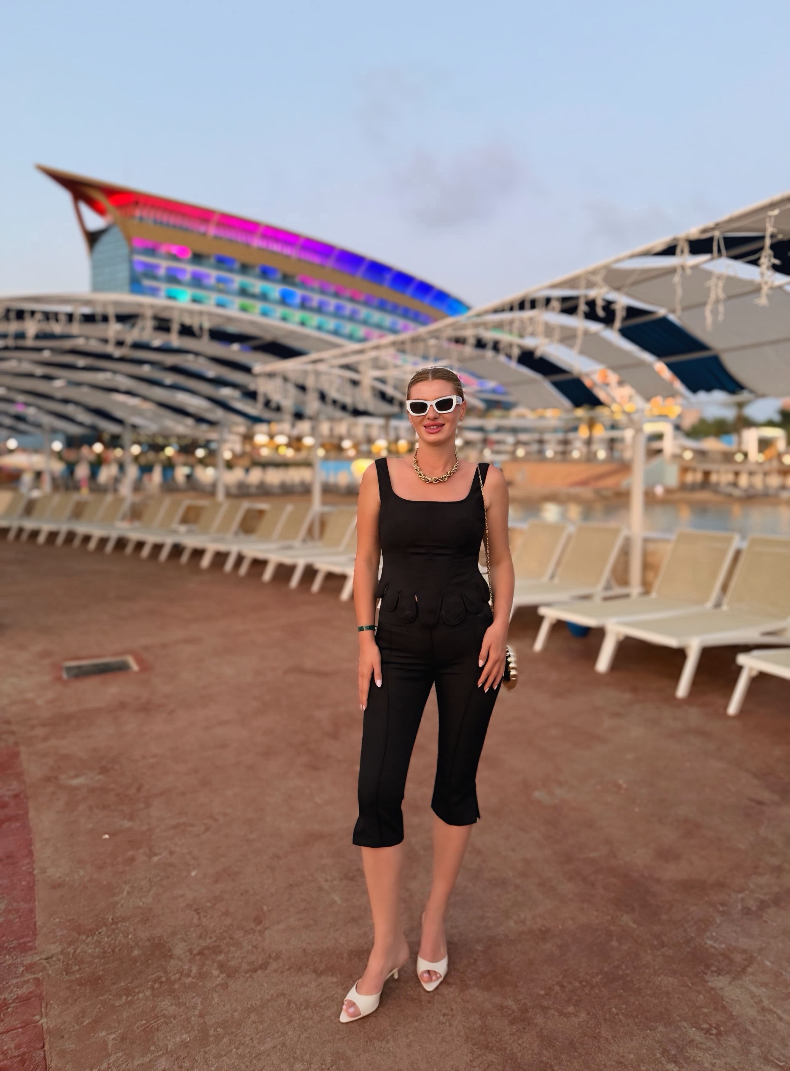 PantolonSiyah Önden Dikişli Ekru Kapri Pantolon