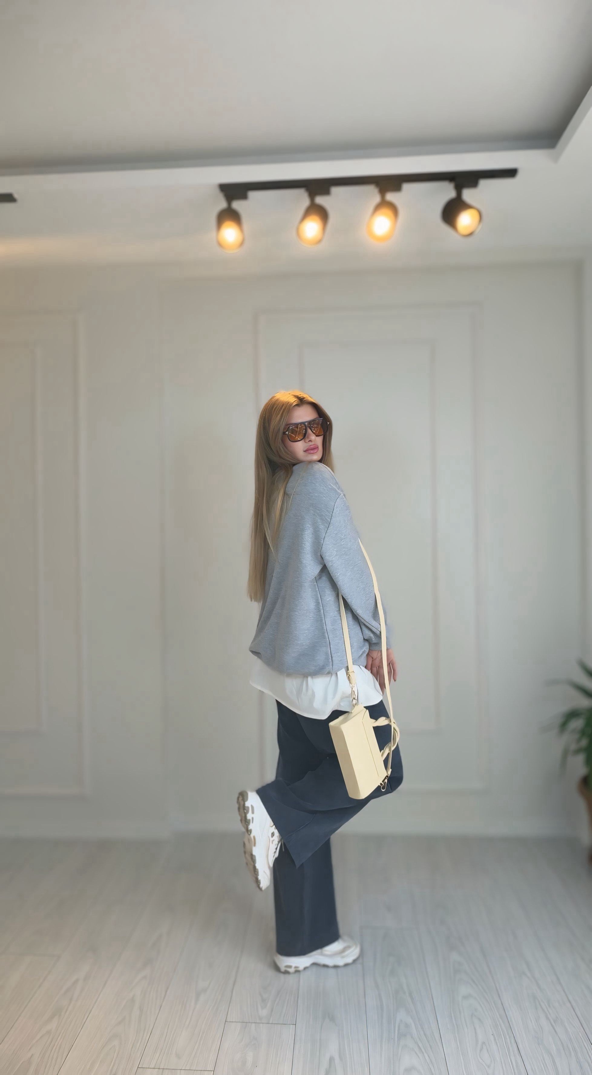 SweatshirtGri Çıkarılabilir Gömlek Detaylı Bisiklet Yaka Sweatshirt