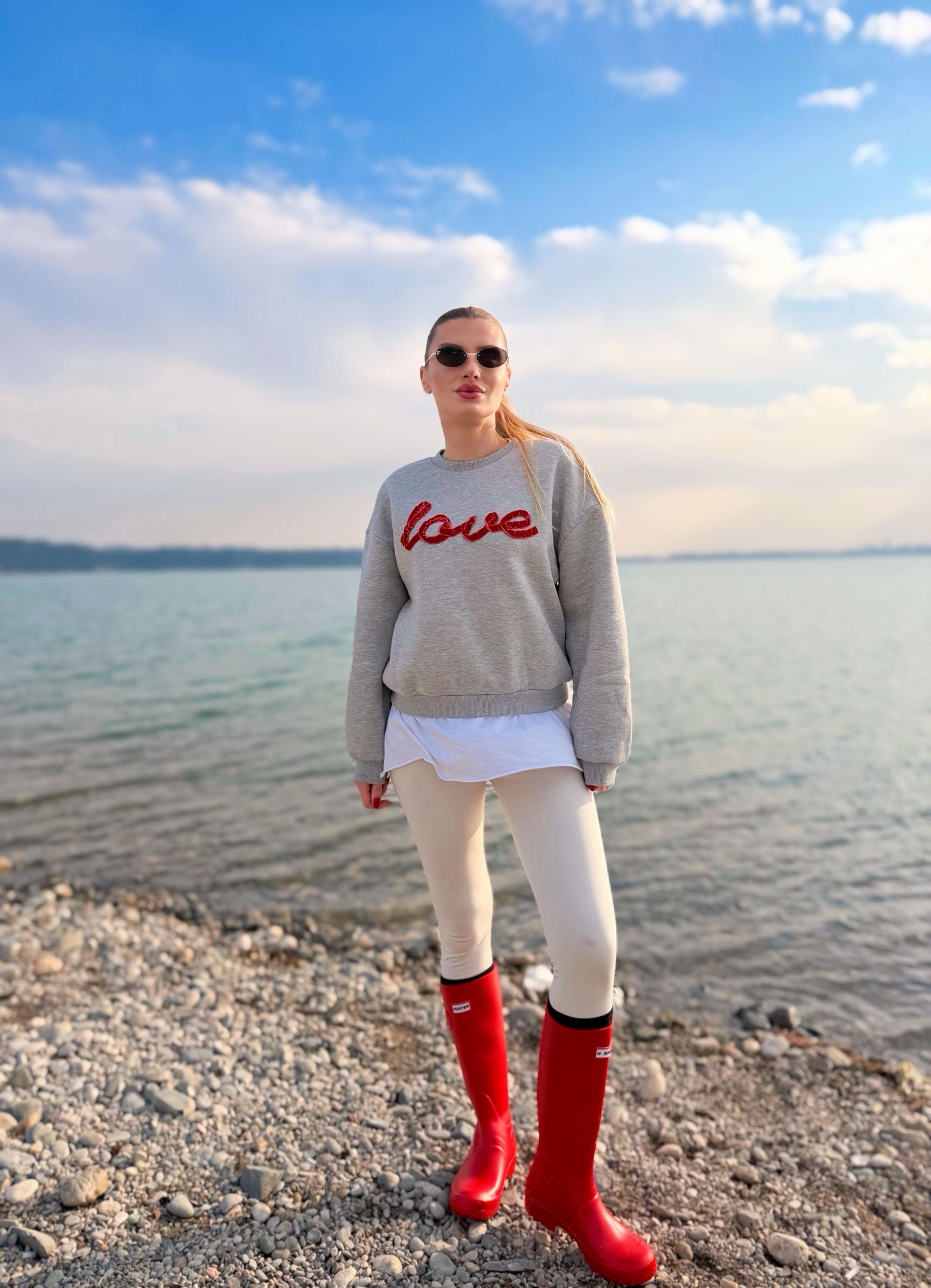 SweatshirtGri Love Nakış İşlemeli Sweatshirt