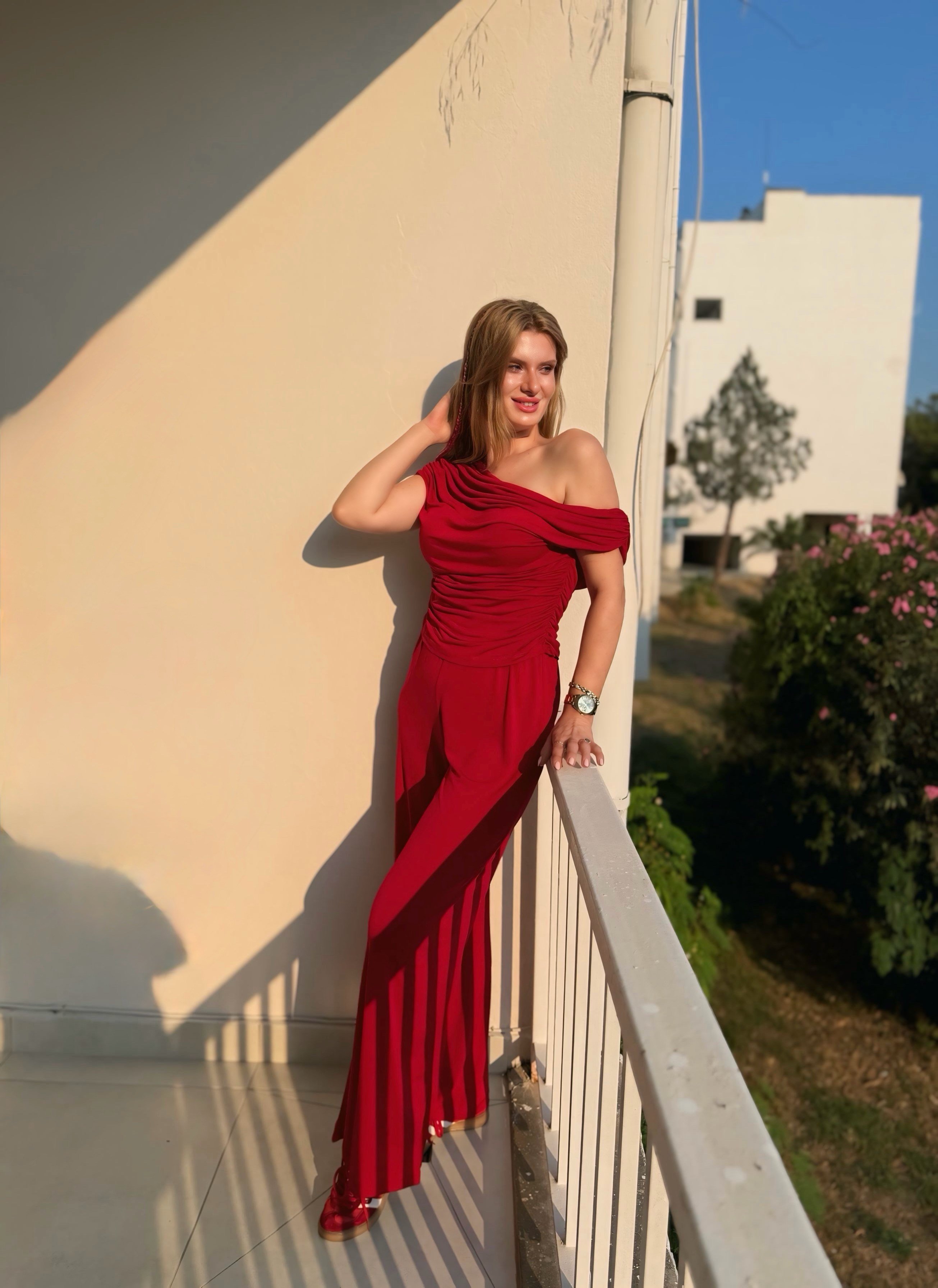 TAKIMKırmızı Yanı Büzgülü Bluz Pantolon Takım