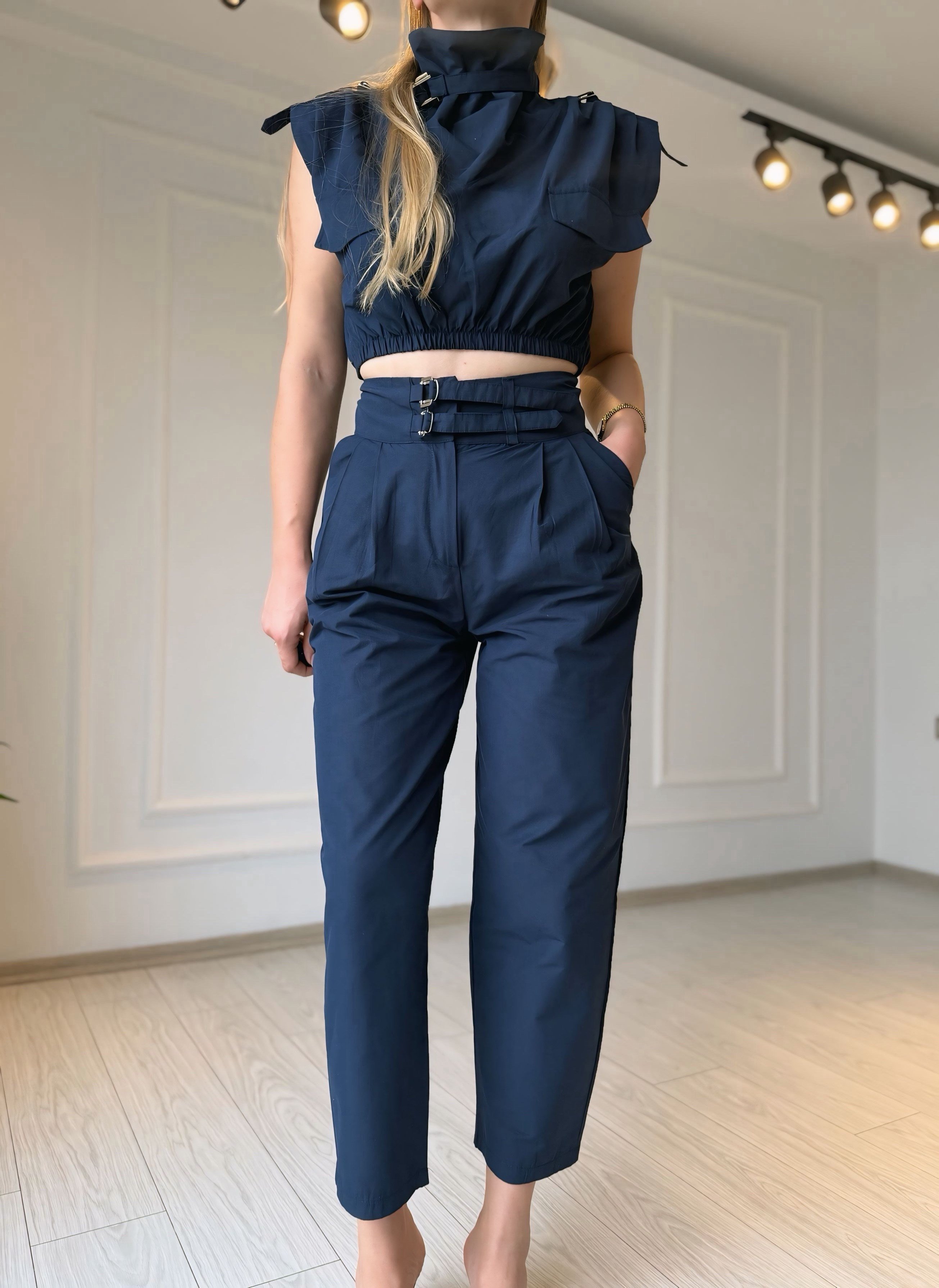 TAKIMLacivert Kemer Detaylı Crop Bluz ve Yüksek Bel Pantolon Takım