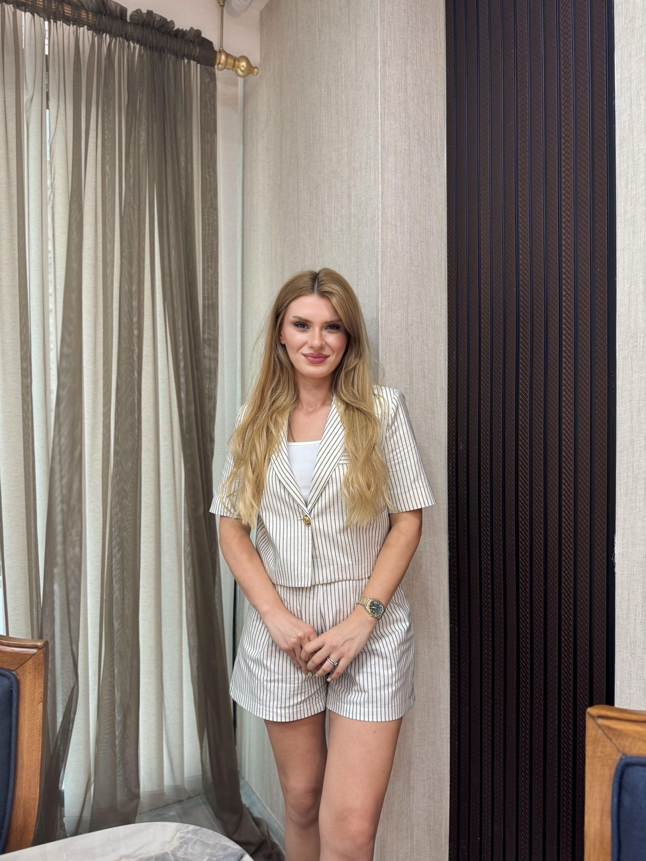 TAKIMVatkalı Blazer ve Kemer Detaylı Çizgili Şort Takım - Natur
