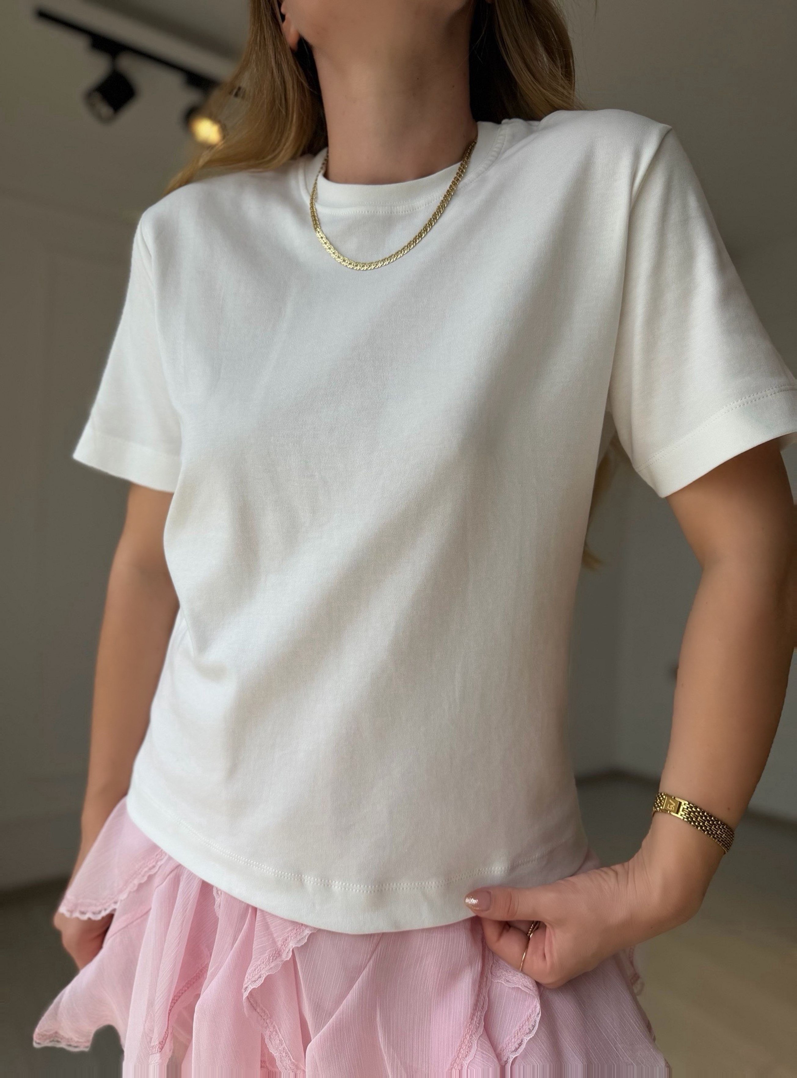 TshirtBeyaz Dekoratif Dikiş Detaylı Tok Dokulu Tişört