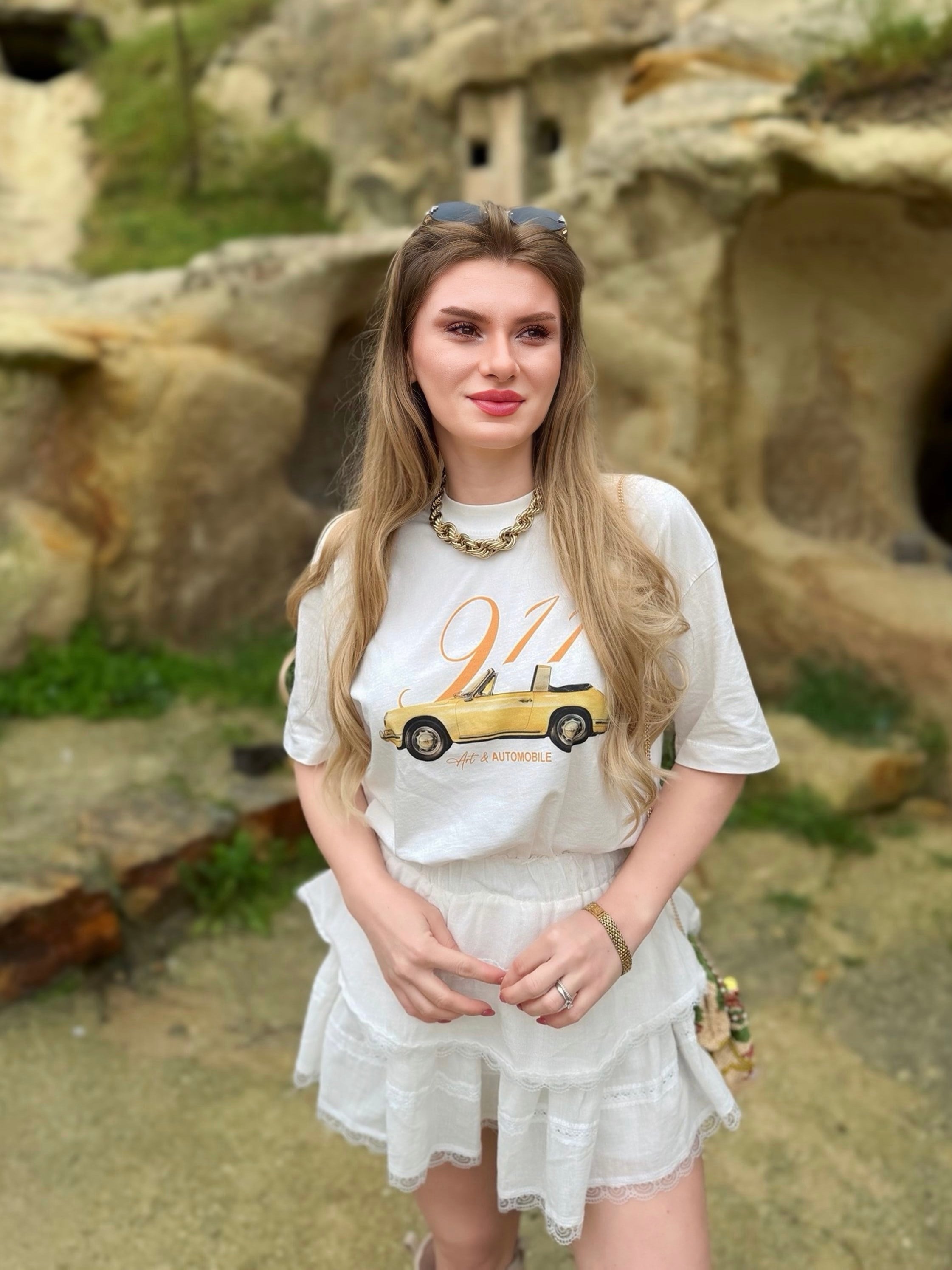 TshirtBeyaz Otomobil Baskılı Basic Tişört