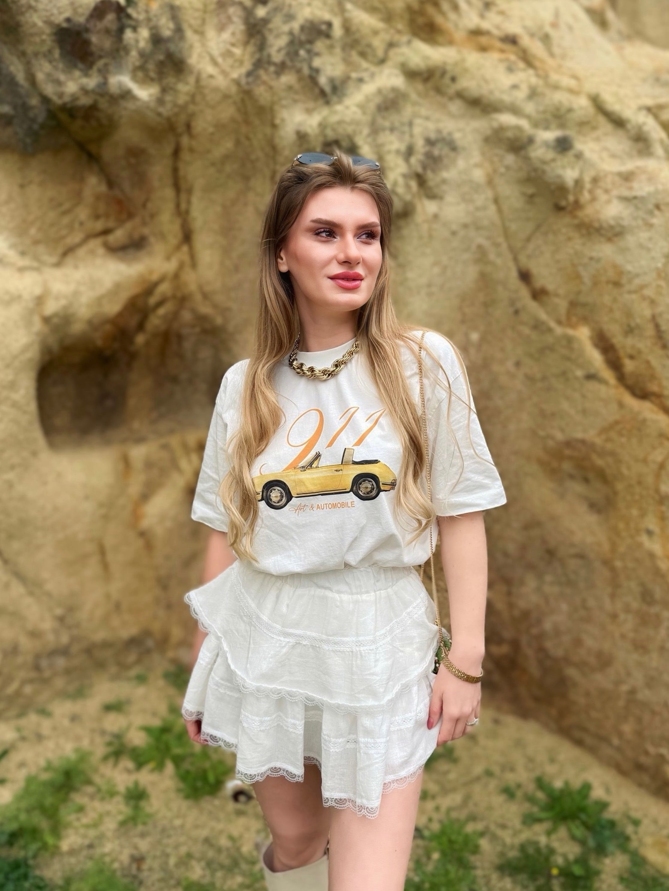 TshirtBeyaz Otomobil Baskılı Basic Tişört