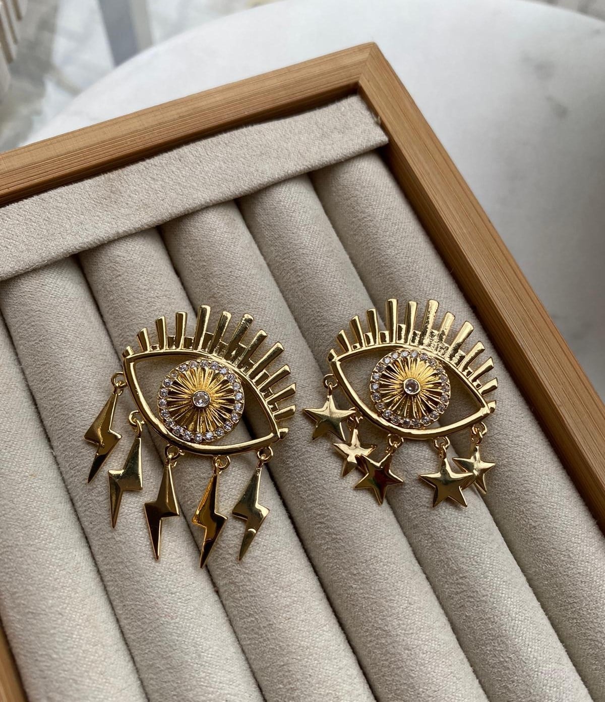 Gold Renk Şimşek Yıldız Sallantılı Zirkon Taş Detaylı Göz Küpe