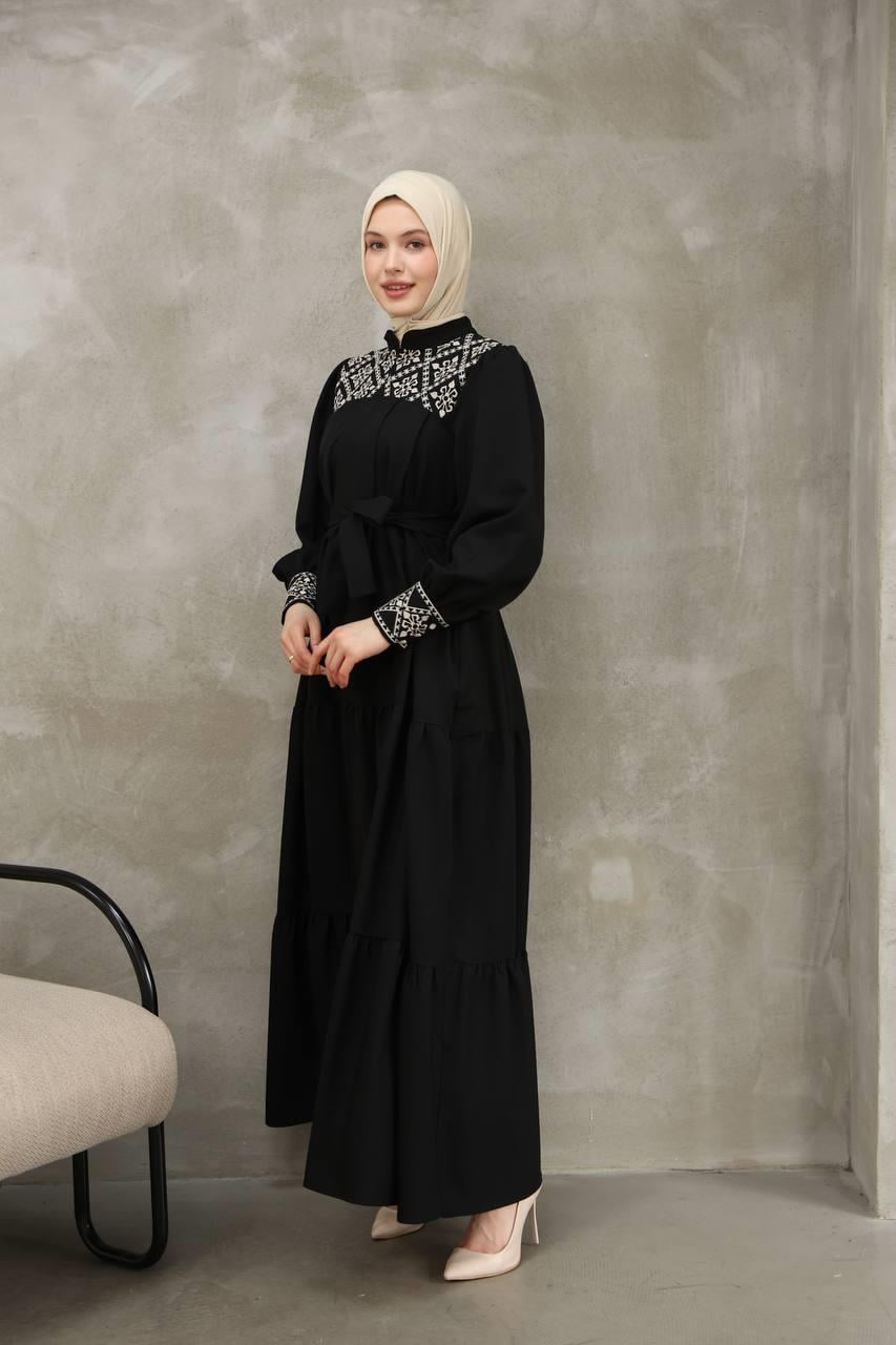 7032 Nakış Detaylı Elbise - Siyah