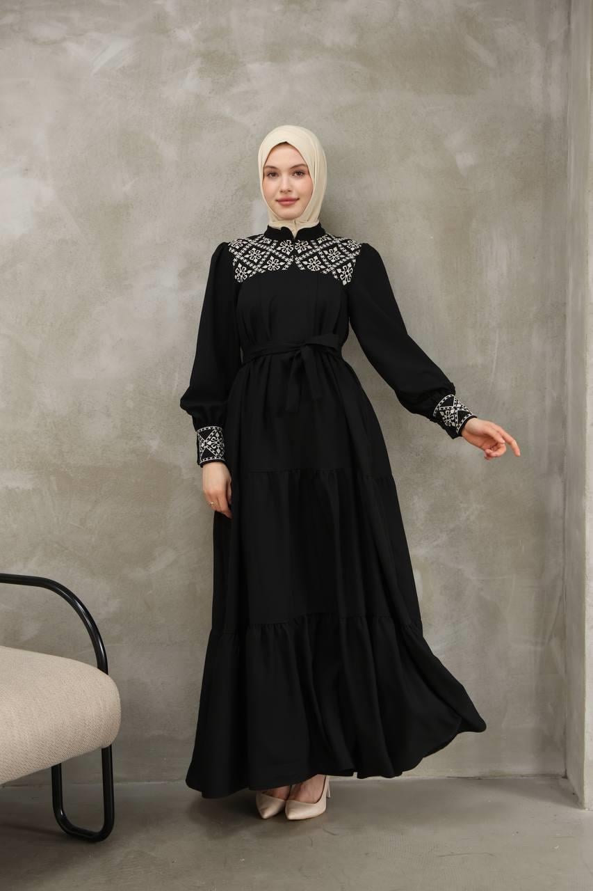7032 Nakış Detaylı Elbise - Siyah