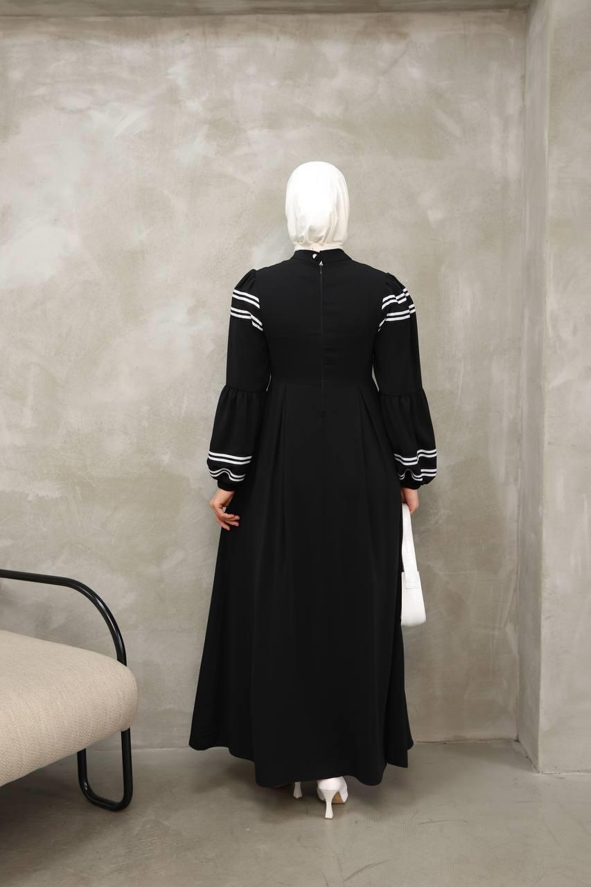 7033 Çizgi Detaylı Elbise - Siyah