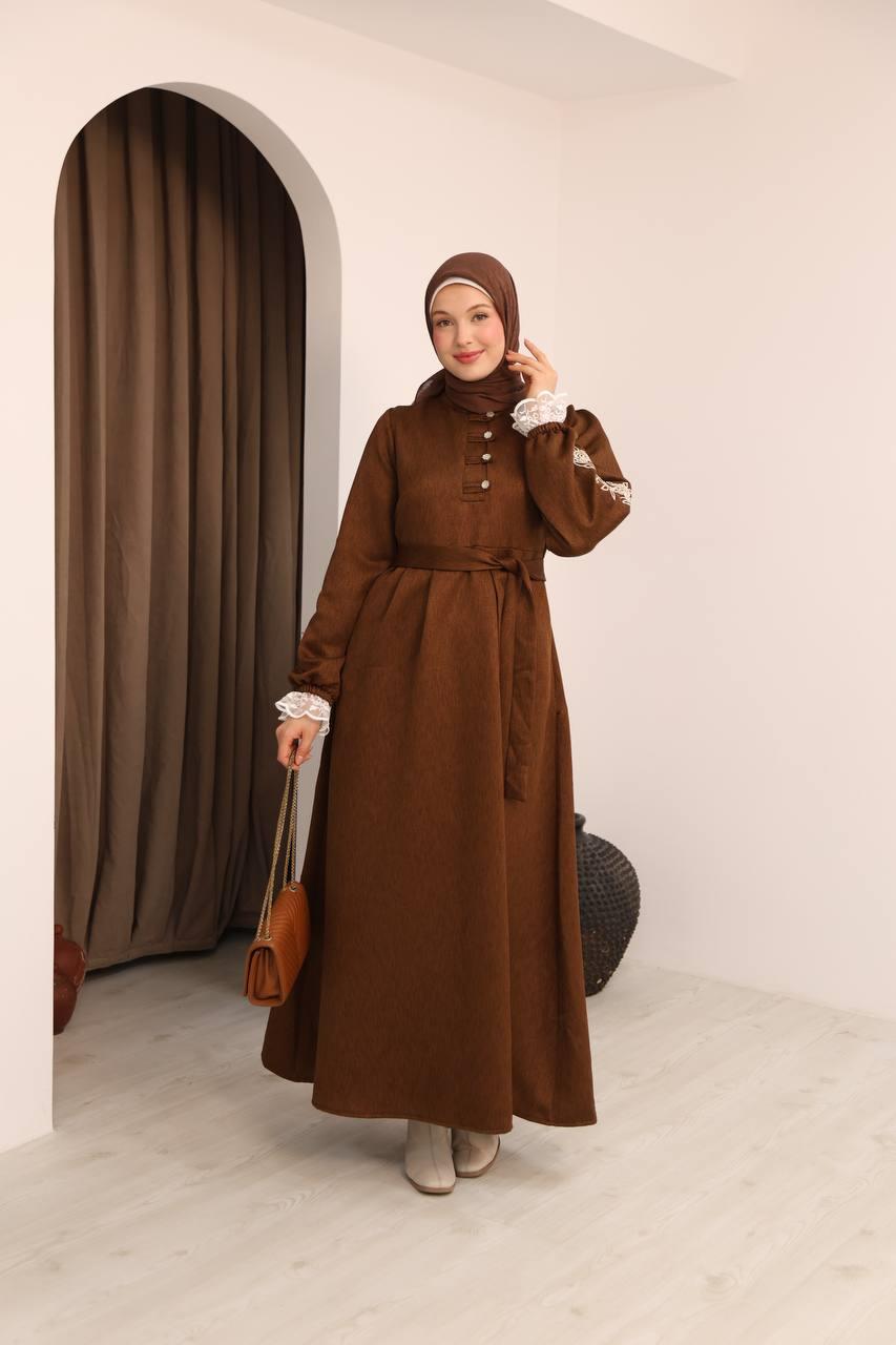 7066 Dantelli ve İşlemli Elbise - Kahverengi