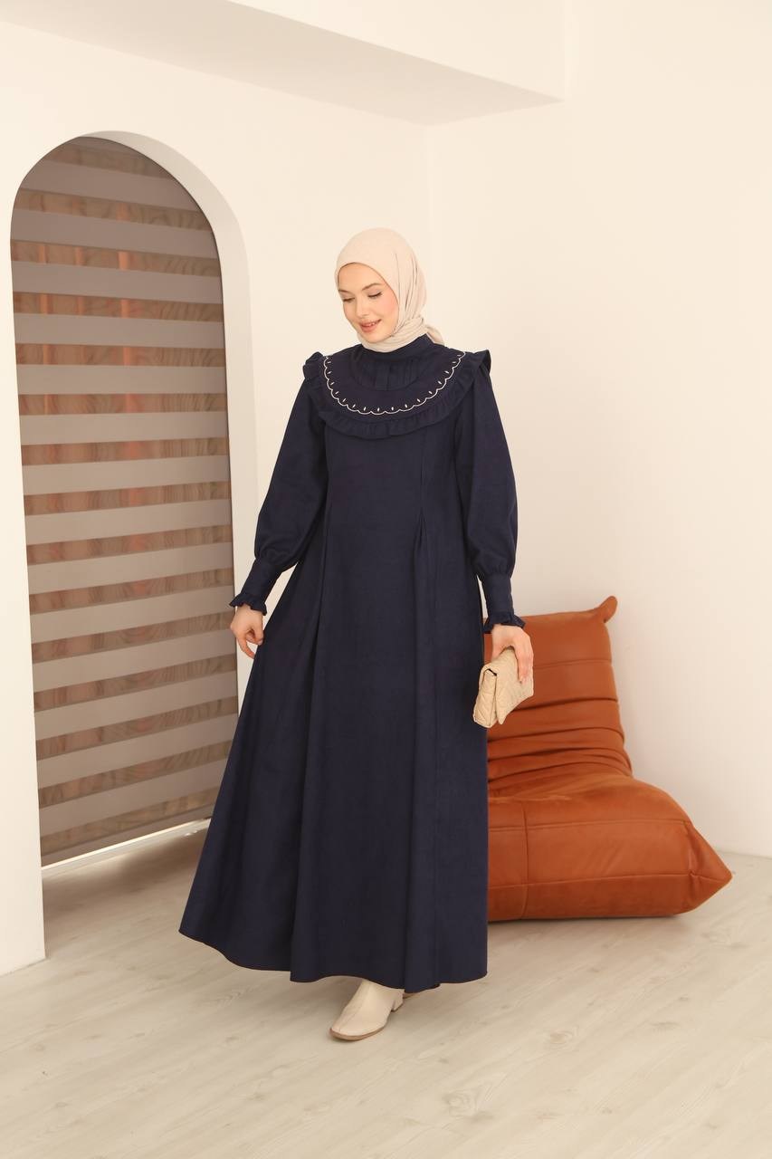 7089 Nakış Detaylı Fırfırlı Yaka Elbise - Lacivert 