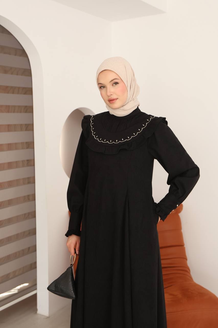 7089 Nakış Detaylı Fırfırlı Yaka Elbise - Siyah 