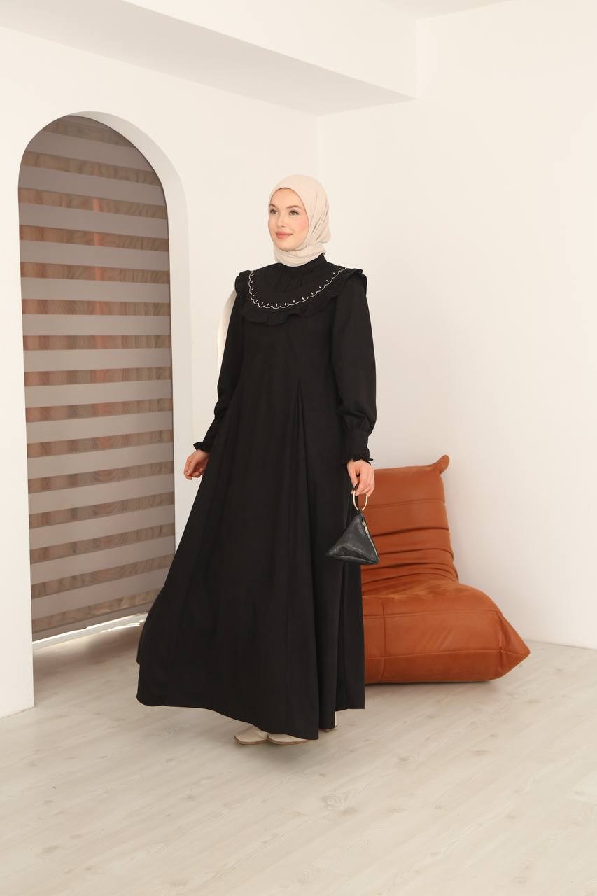 7089 Nakış Detaylı Fırfırlı Yaka Elbise - Siyah 