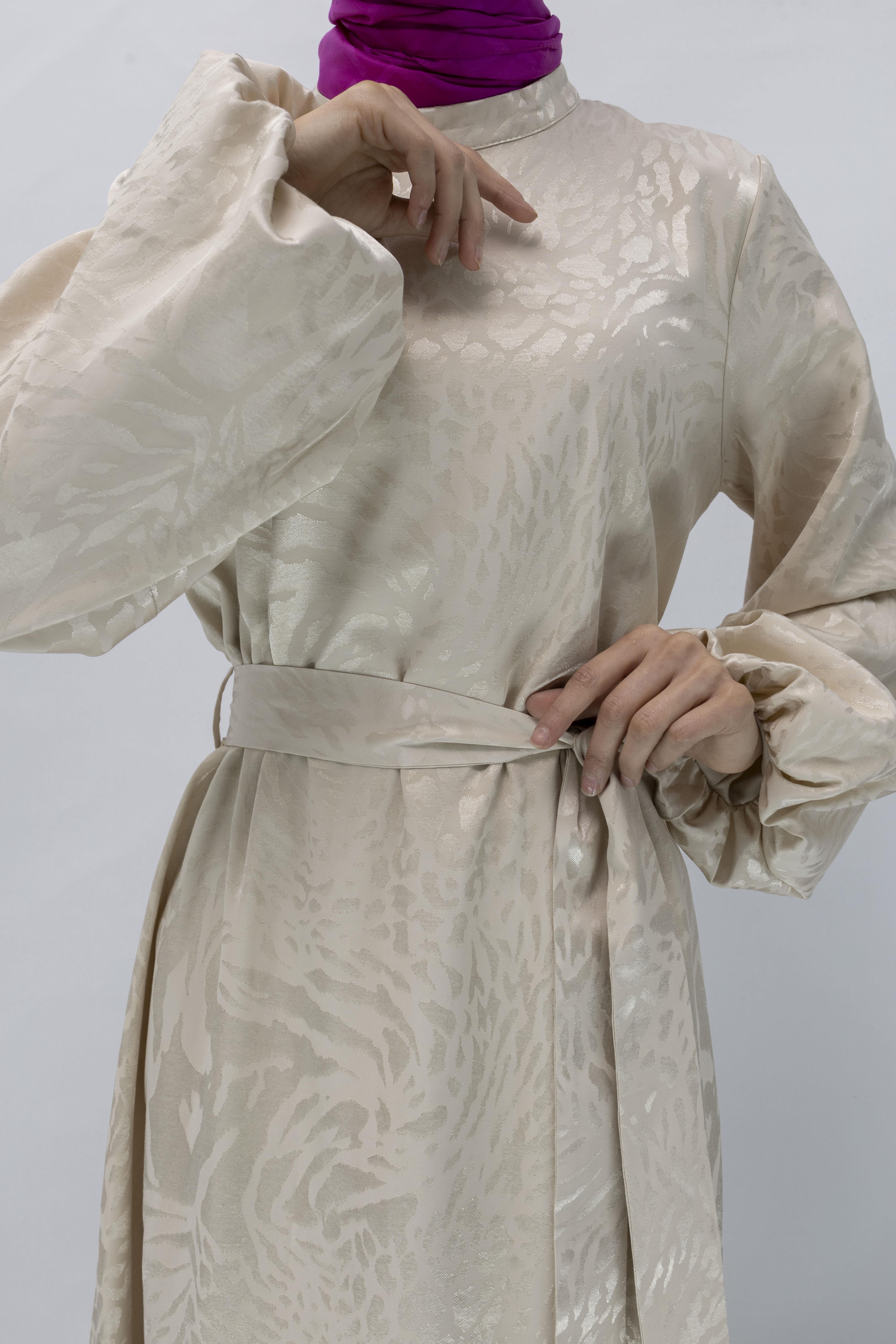 Astarlı Balon Kol Jakar Elbise Bej OTW13145