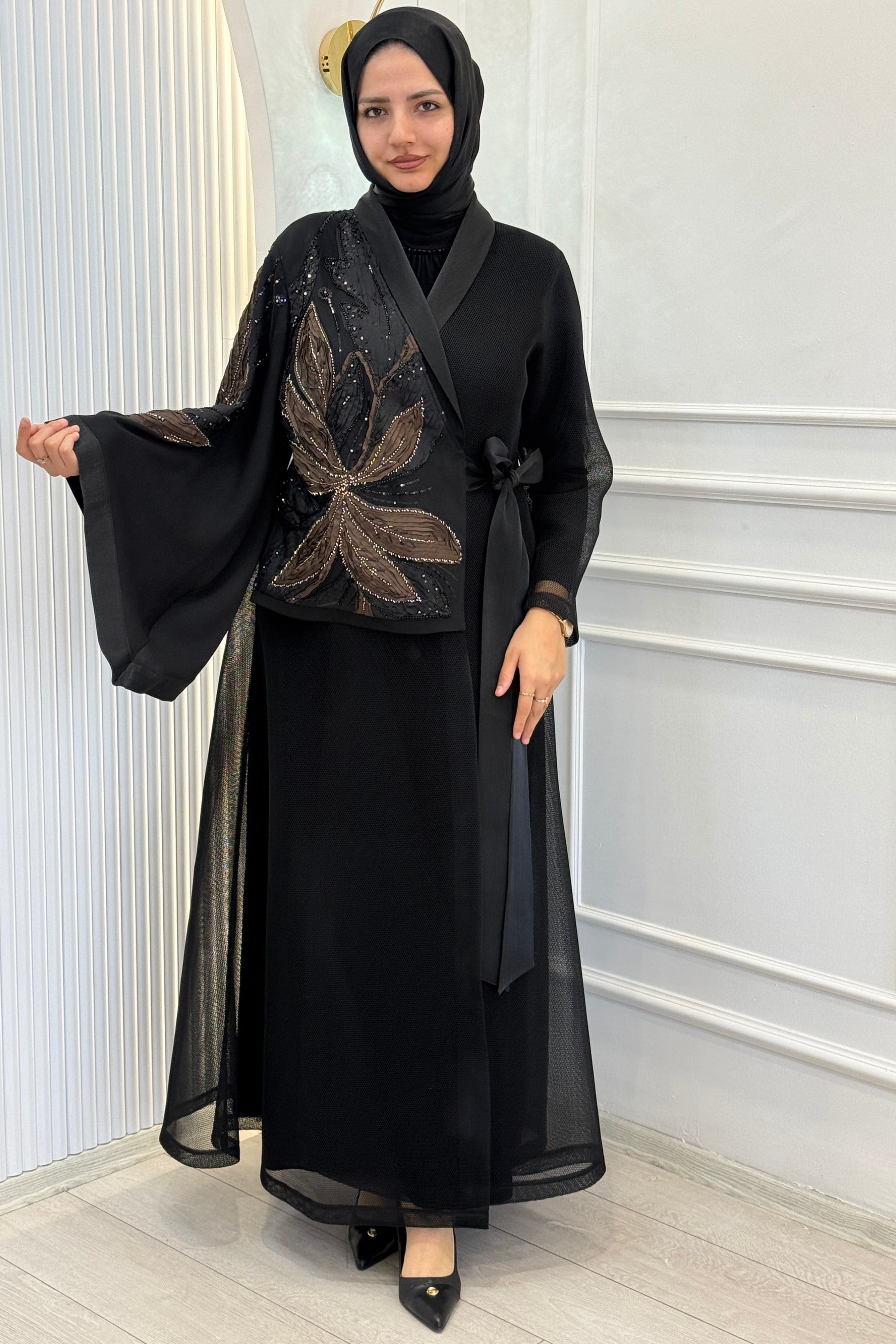 Büyük Beden Çiçek Desenli Taş İşlemeli Abaya Takım Siyah OTW47805