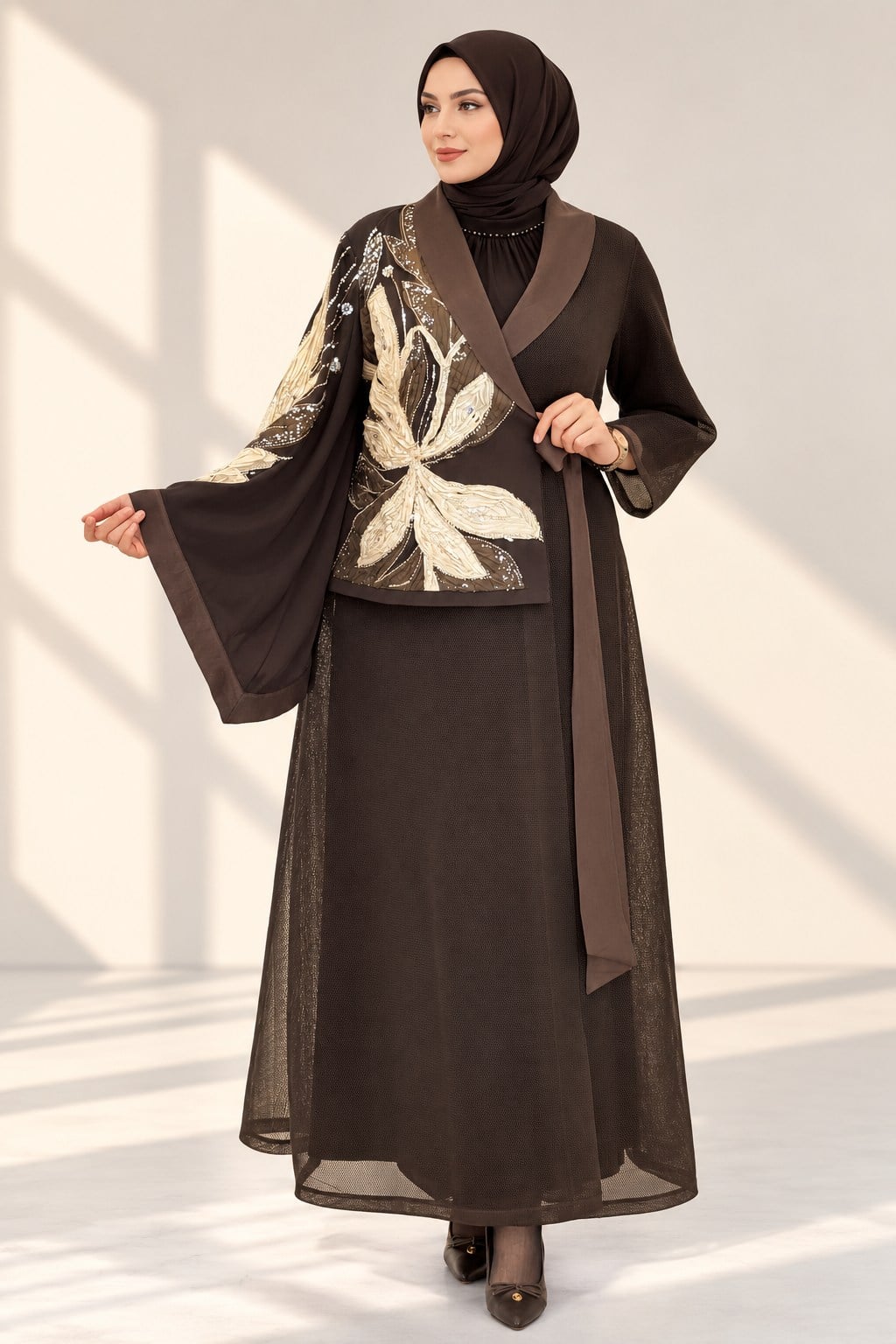Büyük Beden Çiçek Desenli Taş İşlemeli Abaya Takım Kahve OTW47805
