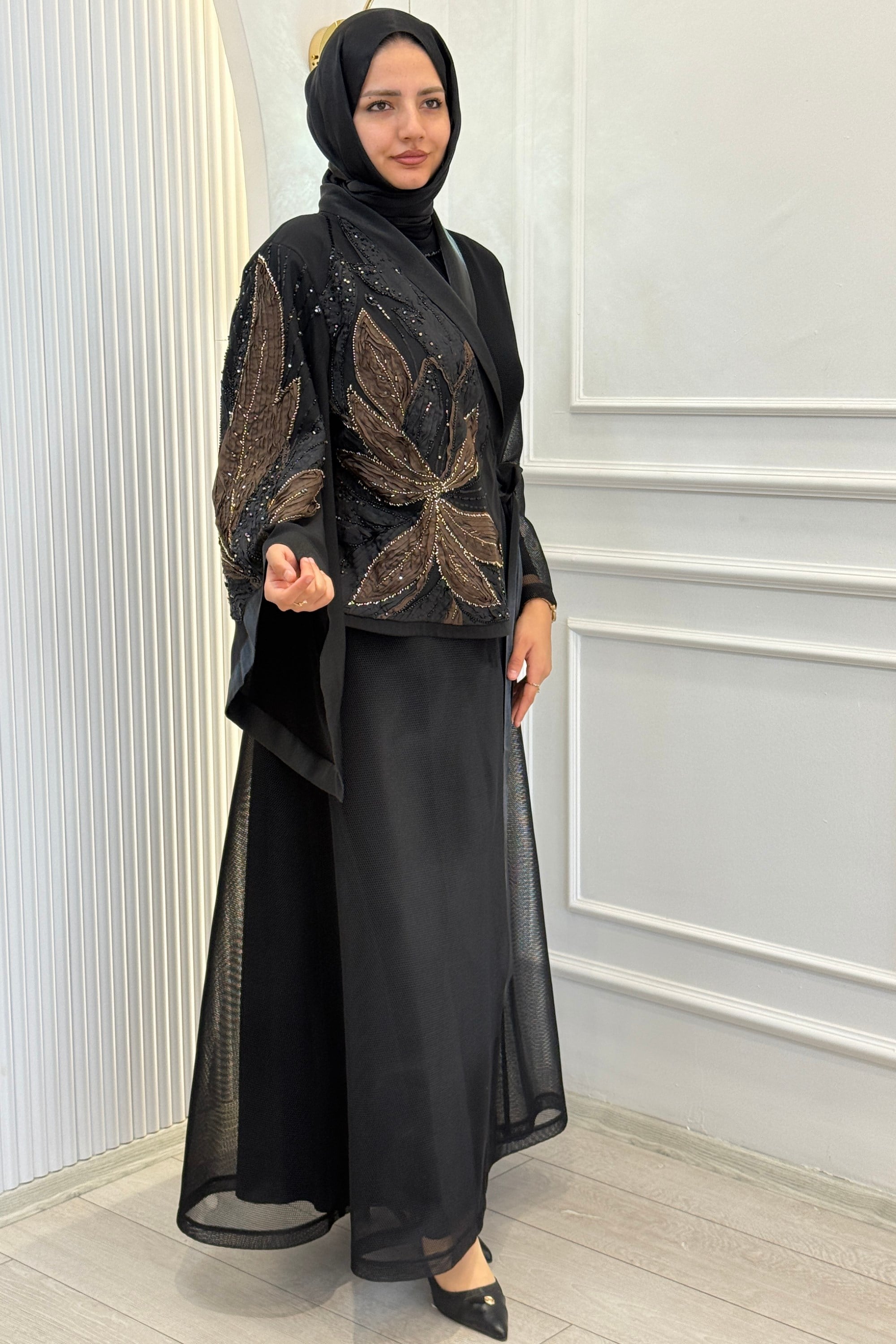 Büyük Beden Çiçek Desenli Taş İşlemeli Abaya Takım Siyah OTW47805