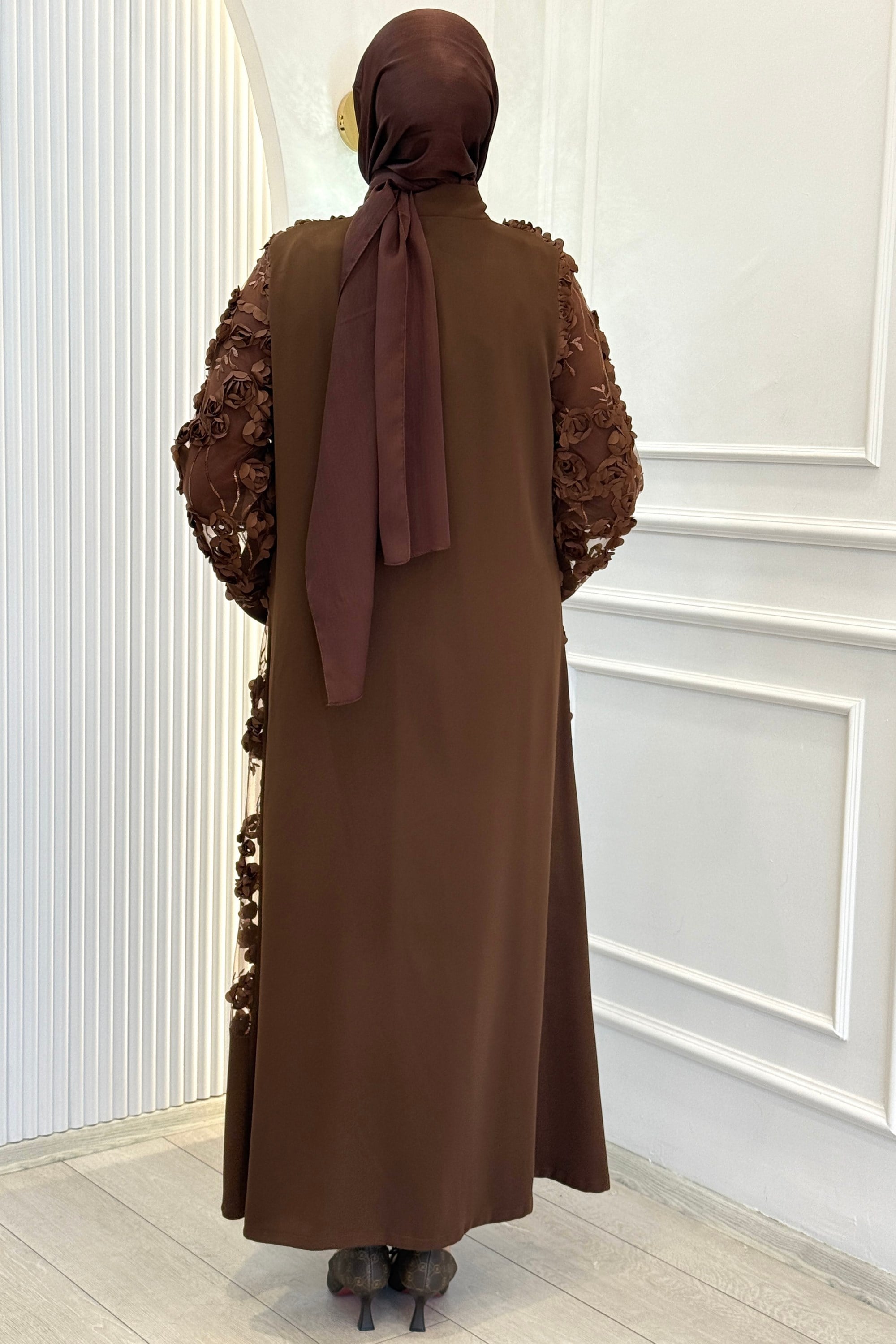 Büyük Beden Çiçek Detaylı Abaya Takım Kahve OTW3094