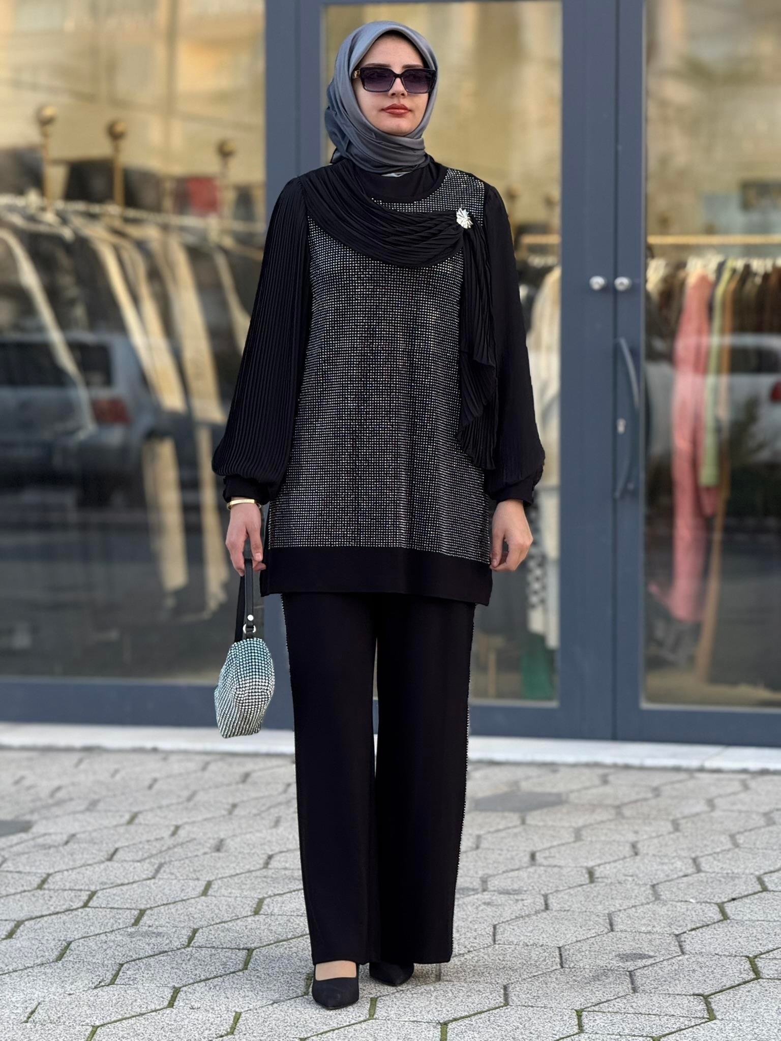 Büyük Beden Payetli Tesettür Takım Siyah OTW45833